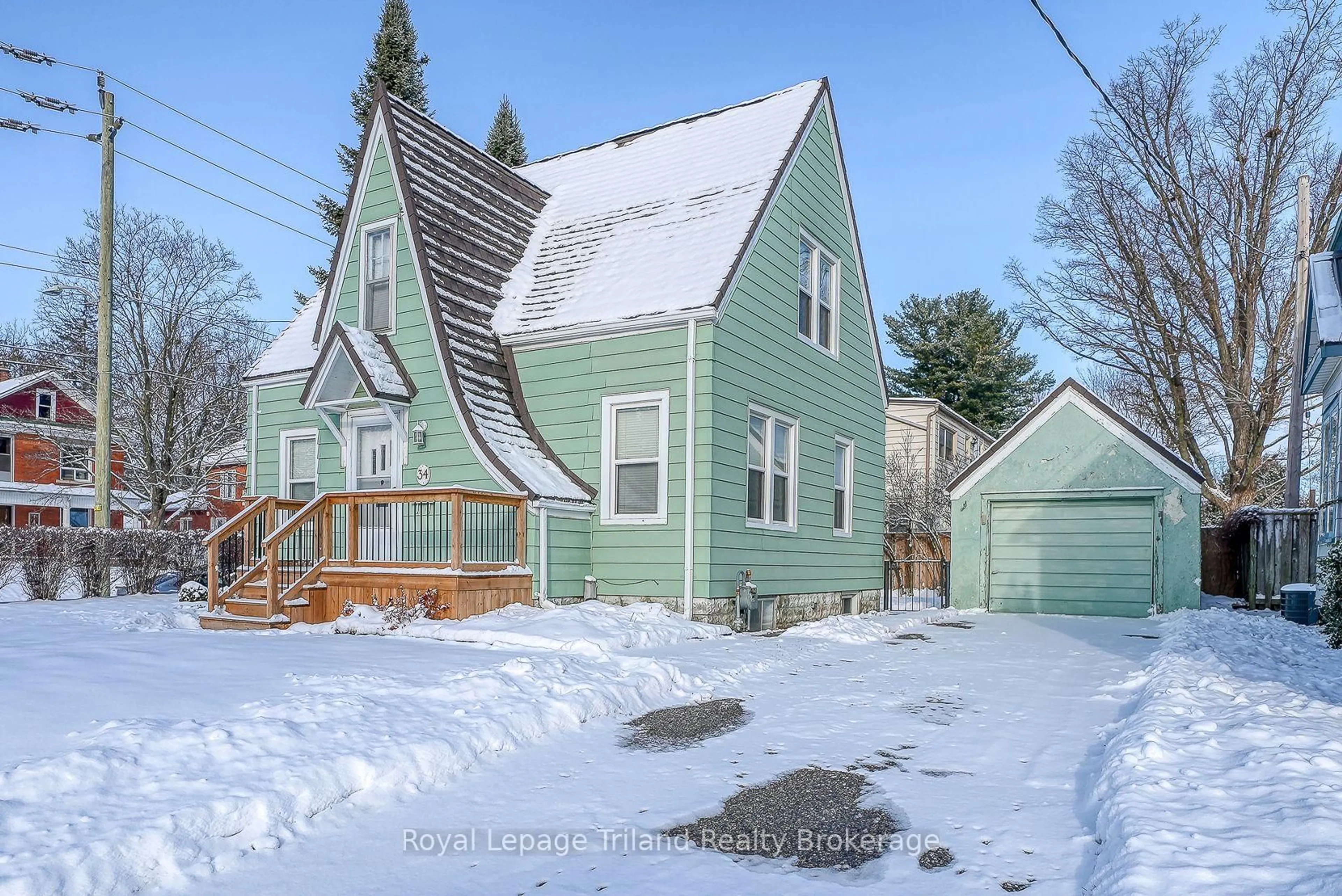 A pic from outside/outdoor area/front of a property/back of a property/a pic from drone, street for 34 Concession St, Tillsonburg Ontario N4G 1R3