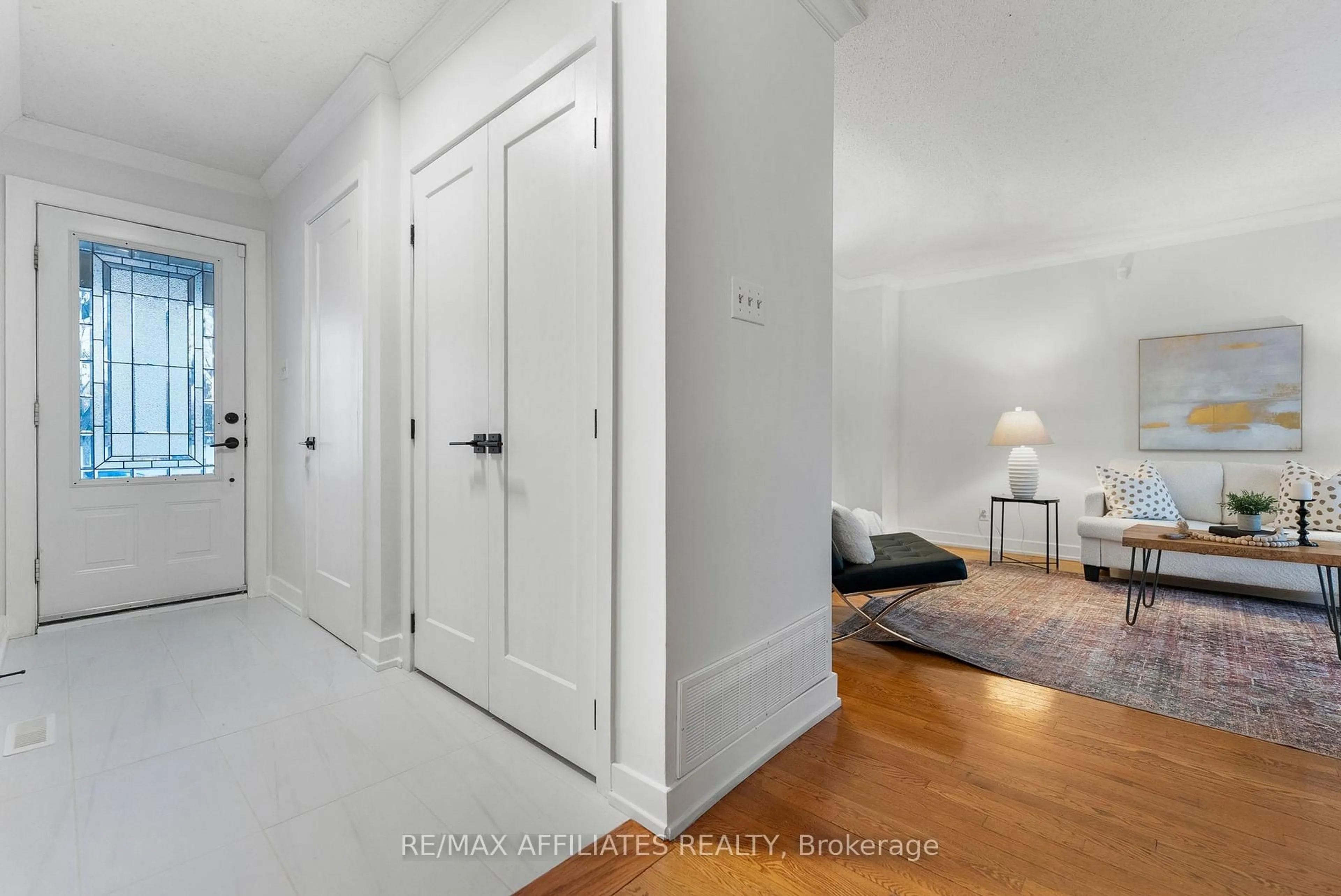 Indoor entryway for 31 Exeter Dr, Ottawa Ontario K2J 1Z9