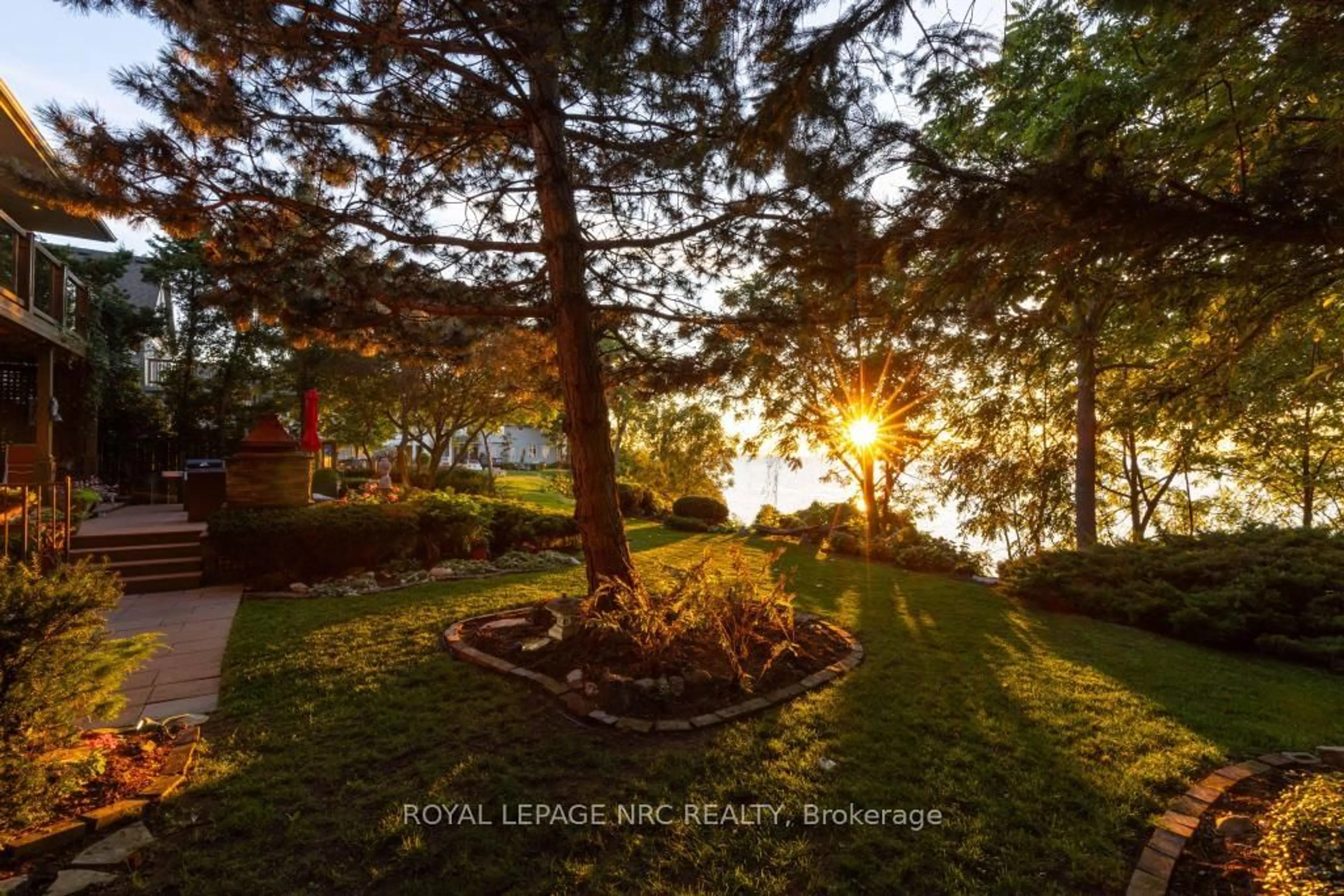 A pic from outside/outdoor area/front of a property/back of a property/a pic from drone, forest/trees view for 11 Abbey Ave, St. Catharines Ontario L2N 5J5