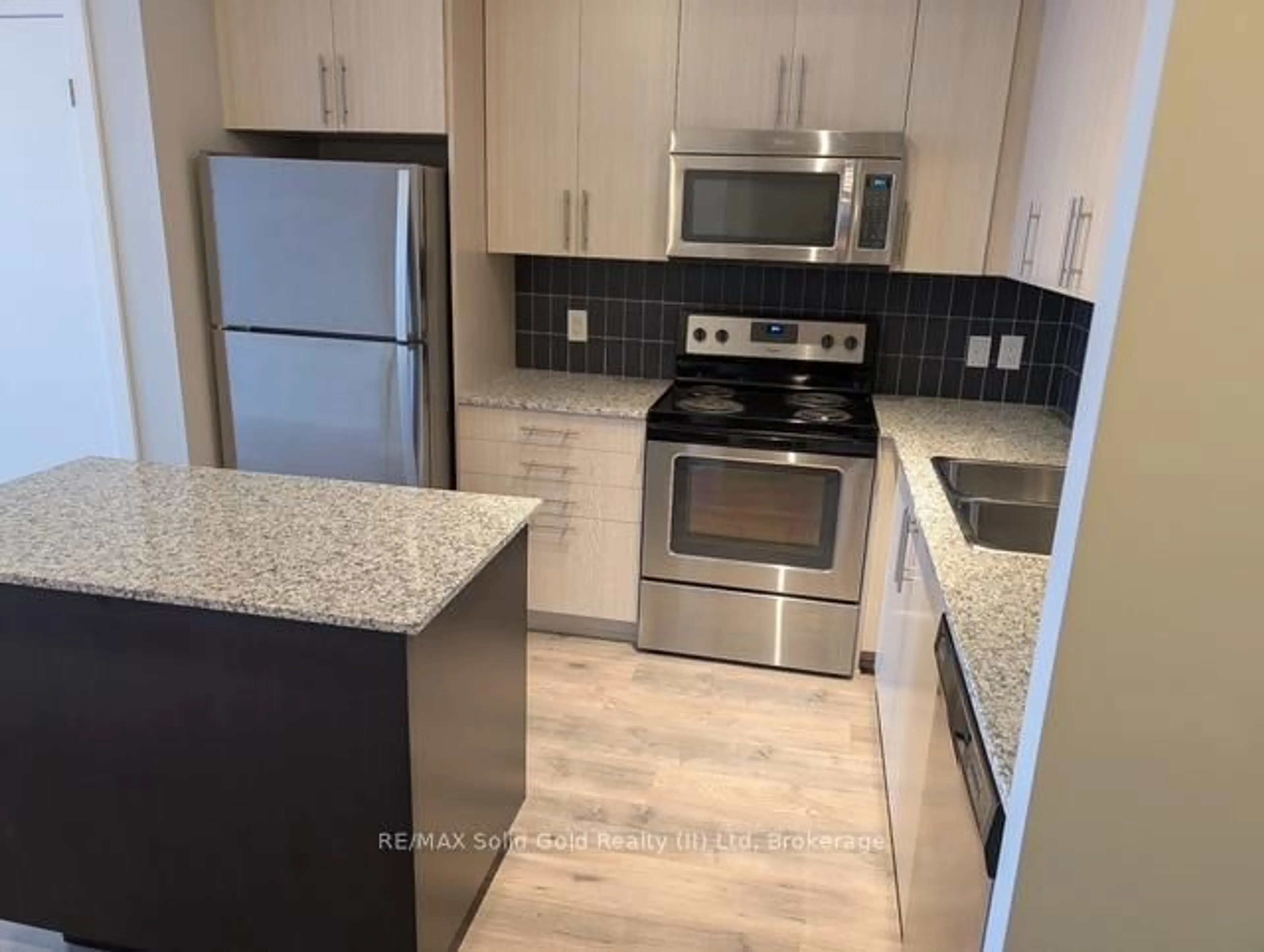 Standard kitchen, unknown for 85 Duke St #703, Kitchener Ontario N2H 4Y7