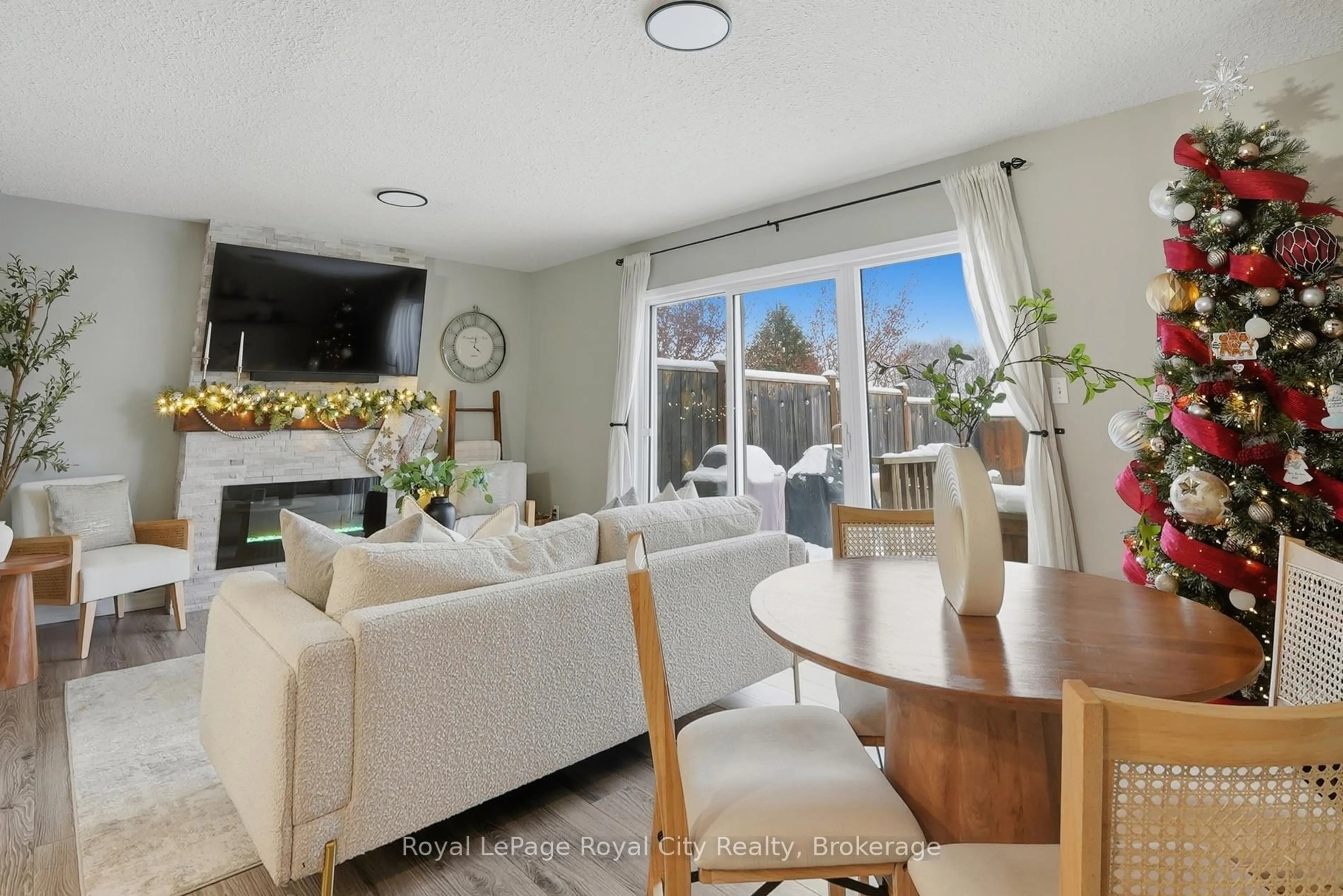 Living room with furniture, unknown for 77 Severn Dr, Guelph Ontario N1E 7L2