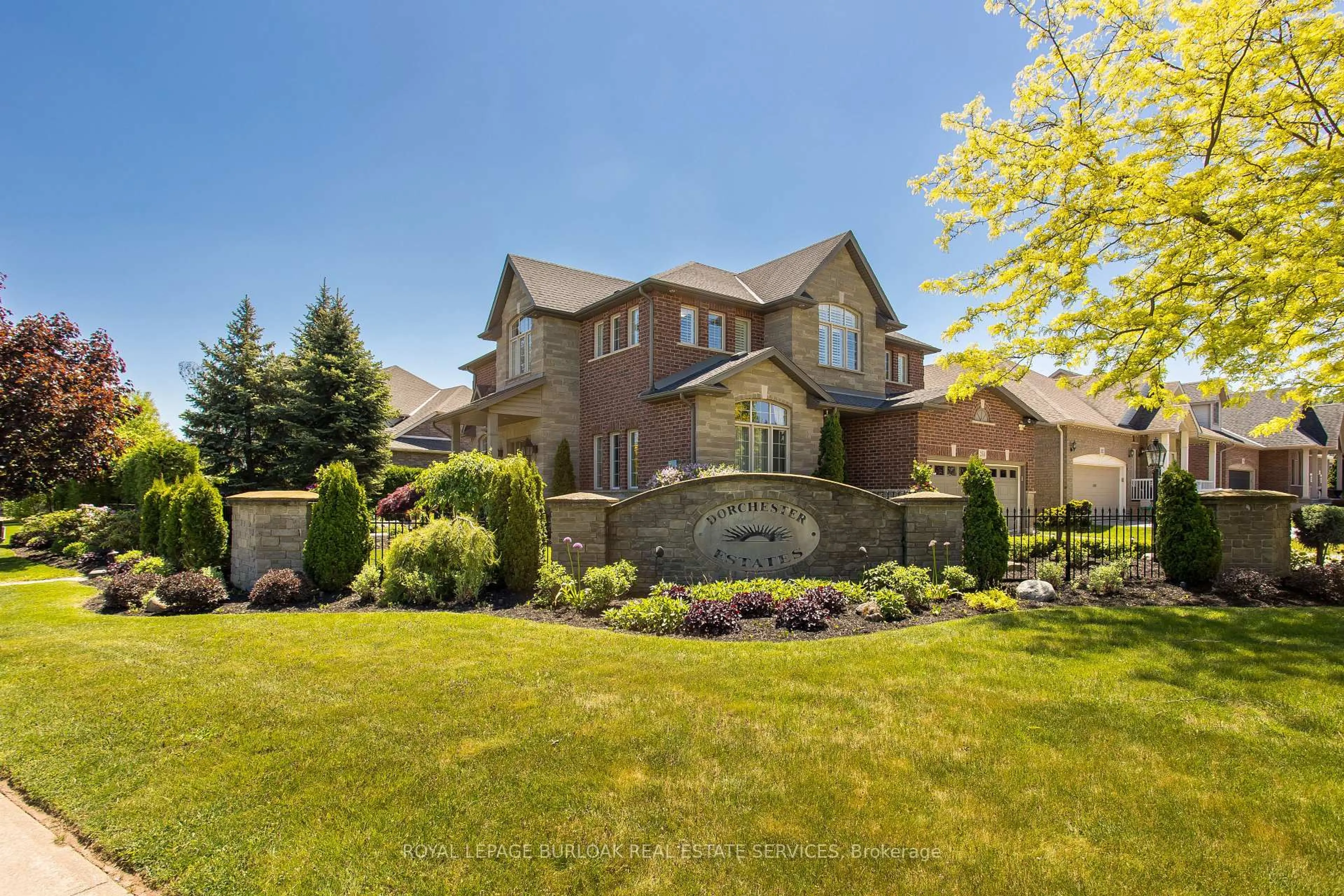 Home with brick exterior material, street for 264 Dorchester Dr, Grimsby Ontario L3M 1P6