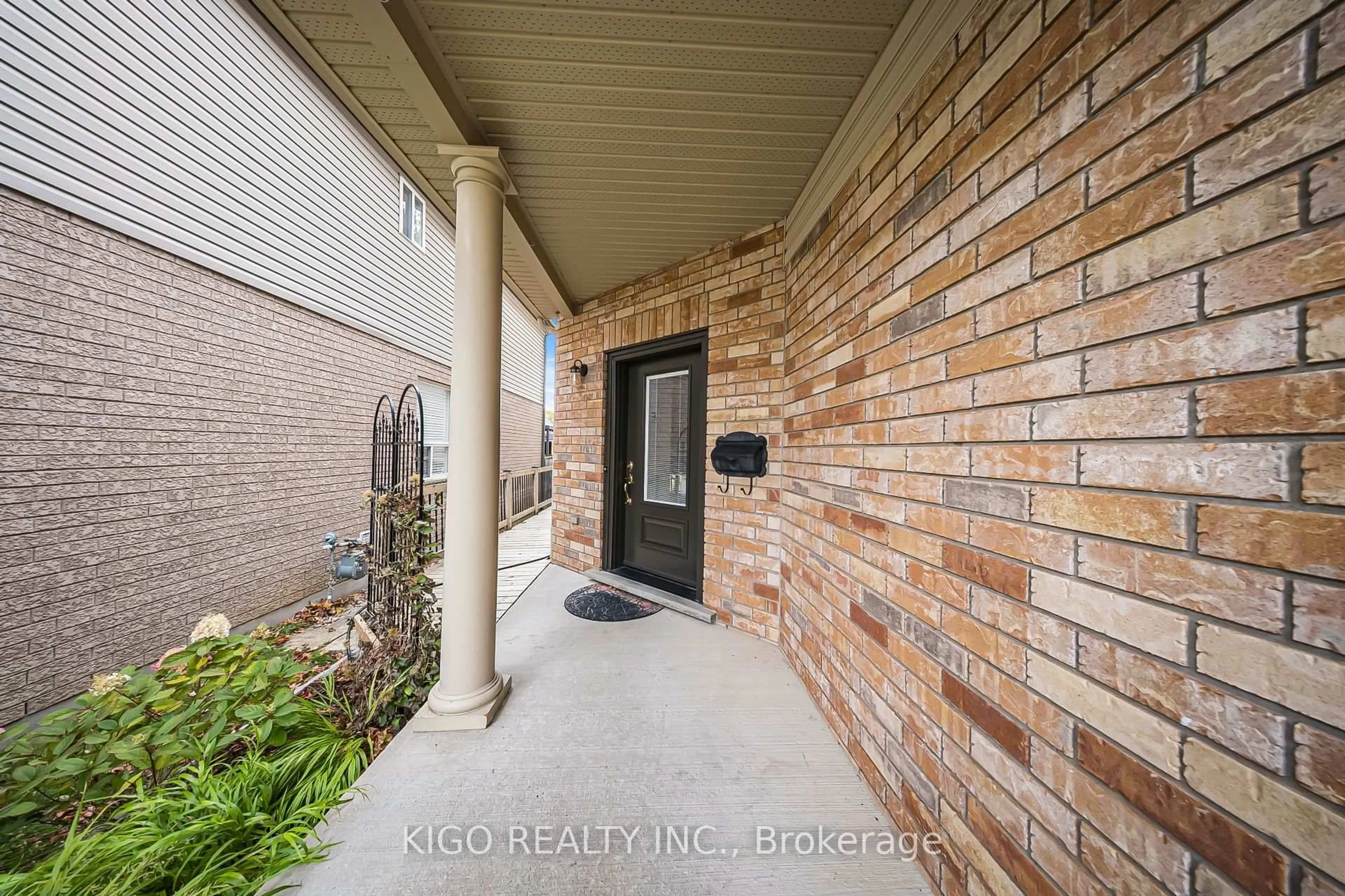 Indoor entryway for 11 Renner Dr, Cambridge Ontario N3C 4N7