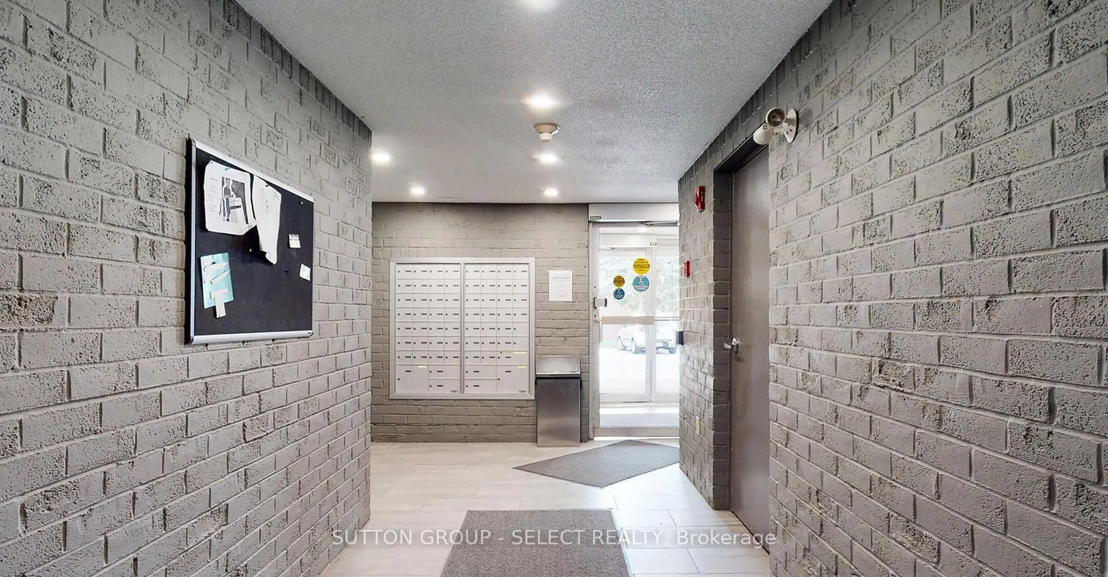 Indoor foyer for 130 Conway Dr #147, London South Ontario N6E 3M9