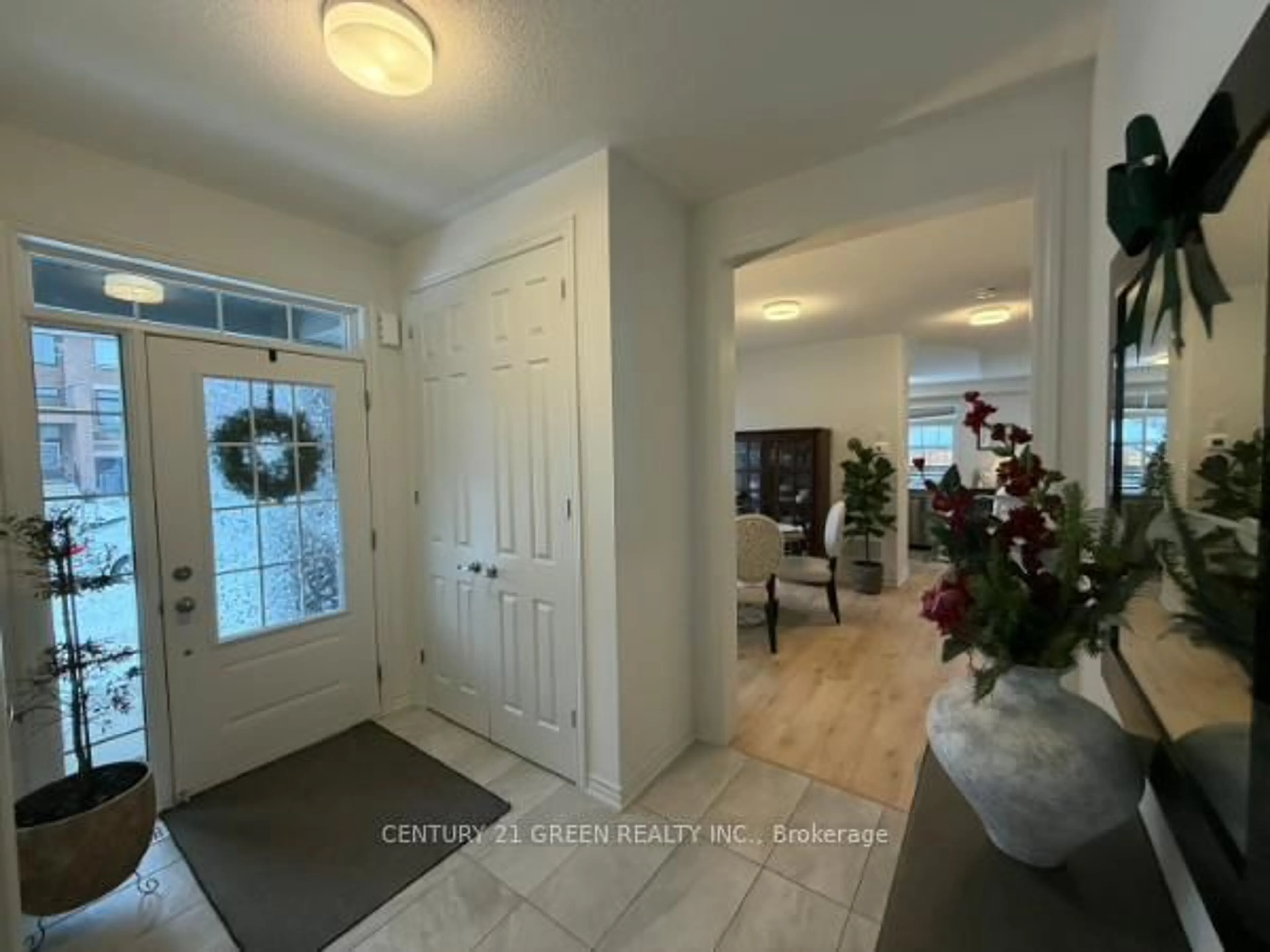 Indoor entryway for 415 Trevor St, Cobourg Ontario K9A 4J6