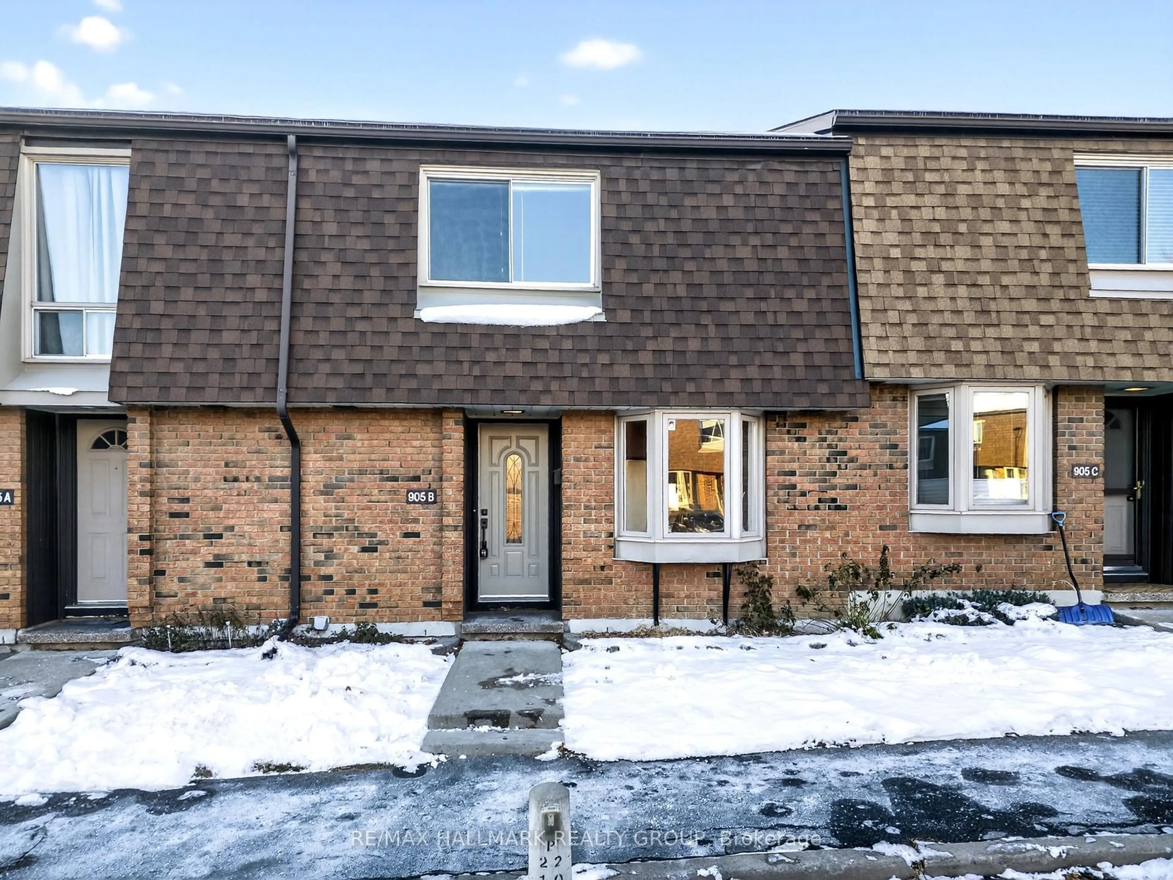 Home with brick exterior material, street for 905 Elmsmere Rd #B, Ottawa Ontario K1J 8G4