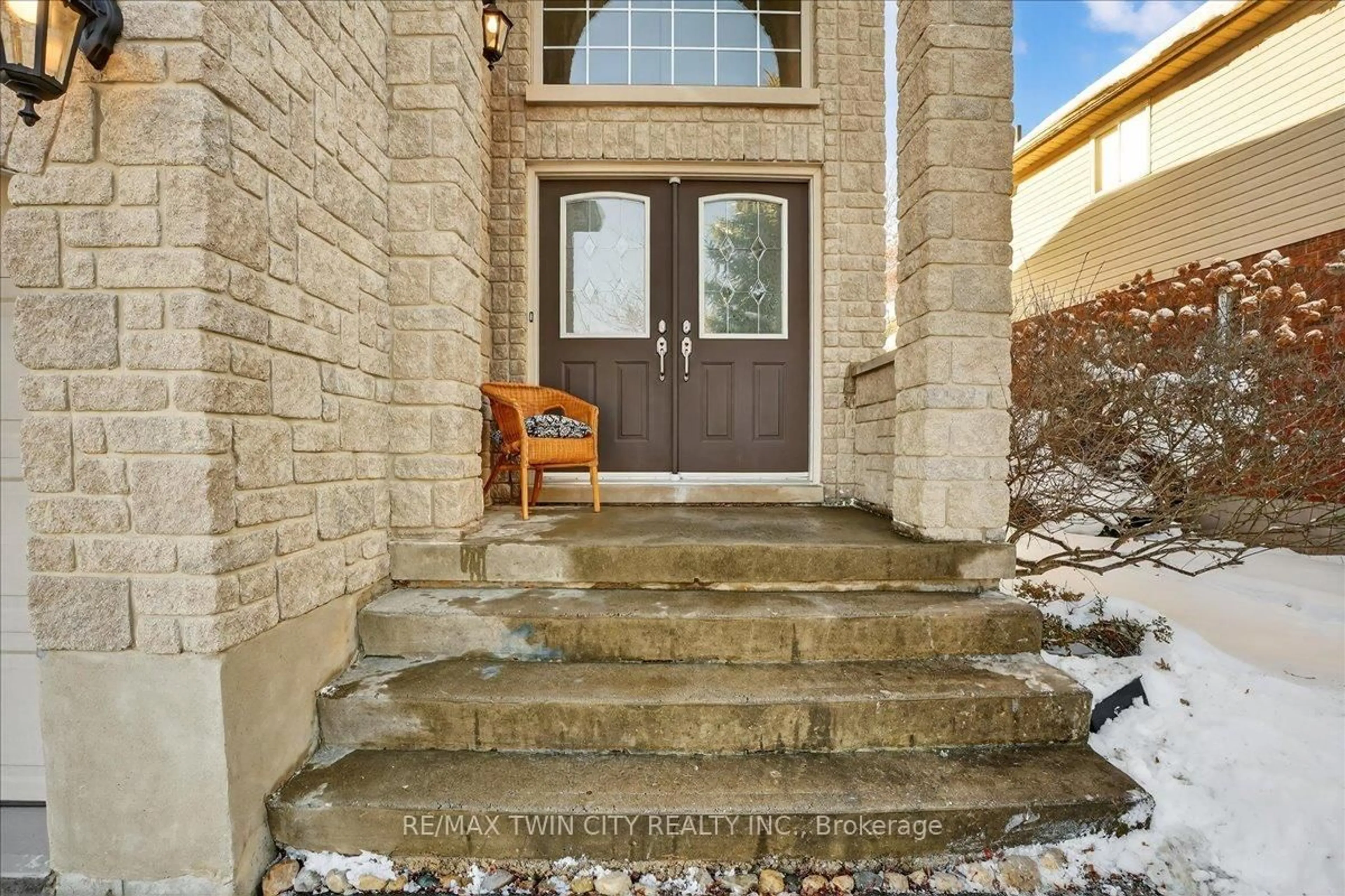Indoor entryway for 559 Chesapeake Dr, Waterloo Ontario N2K 4G6