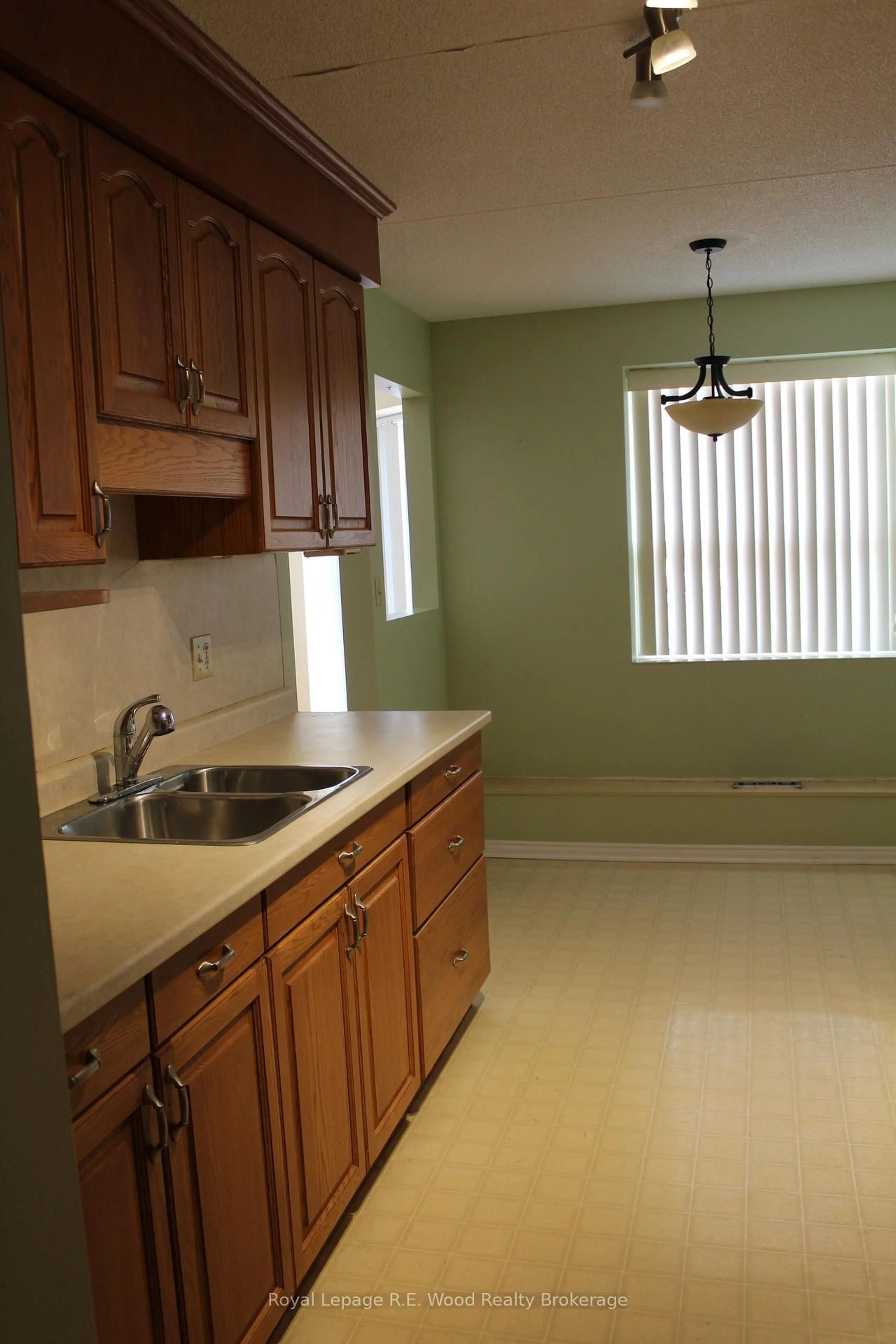 Standard kitchen, ceramic/tile floor for 75 Bridge St #301, Tillsonburg Ontario N4G 1T1