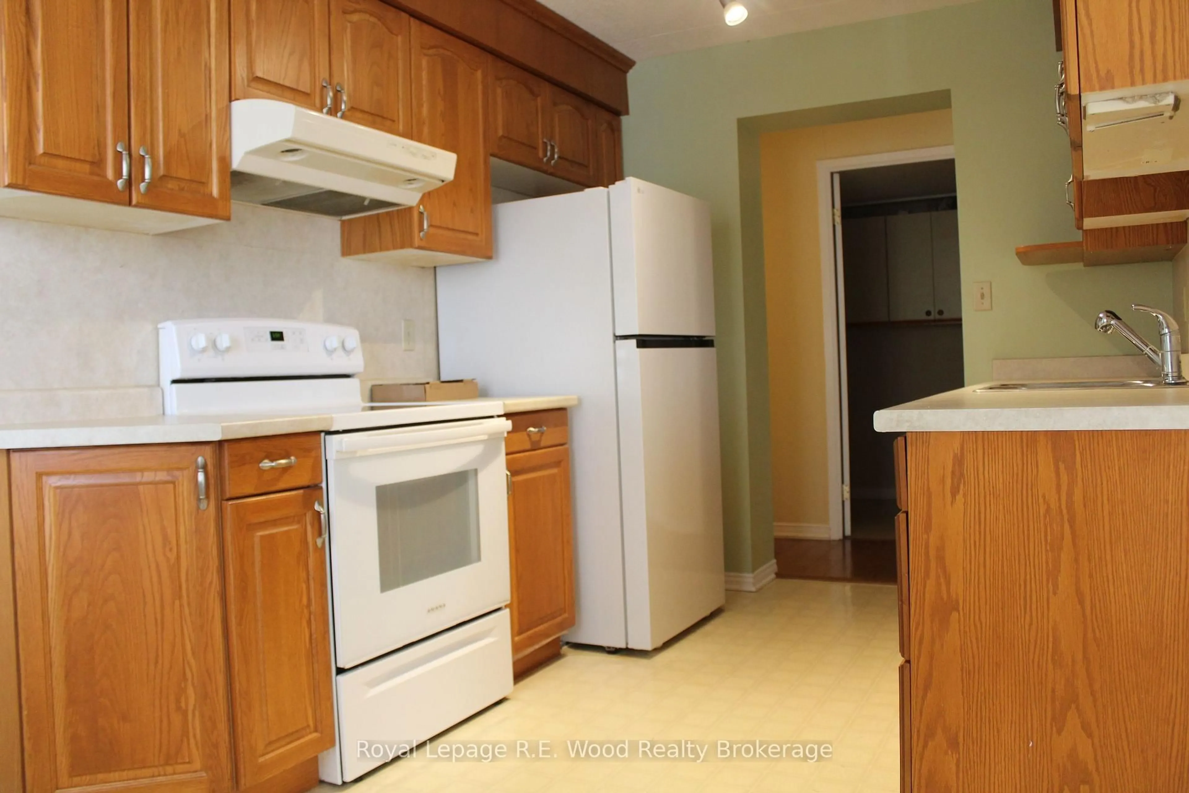 Standard kitchen, unknown for 75 Bridge St #301, Tillsonburg Ontario N4G 1T1