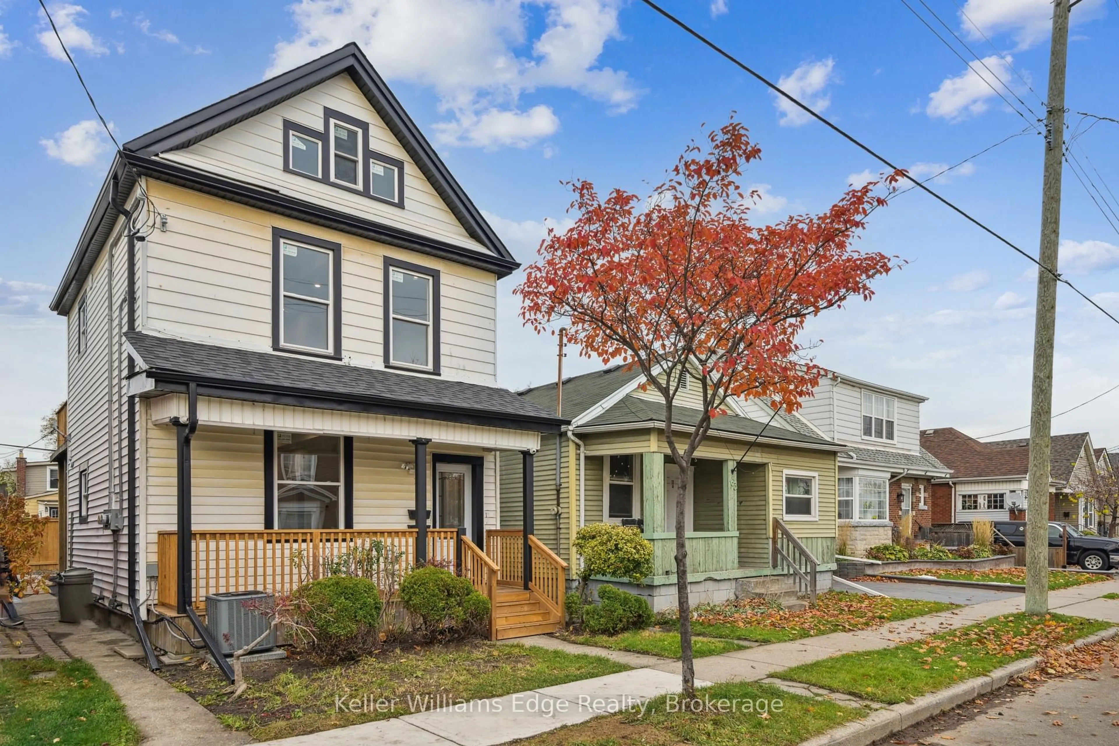 Home with vinyl exterior material, street for 161 Weir St, Hamilton Ontario L8H 5G1