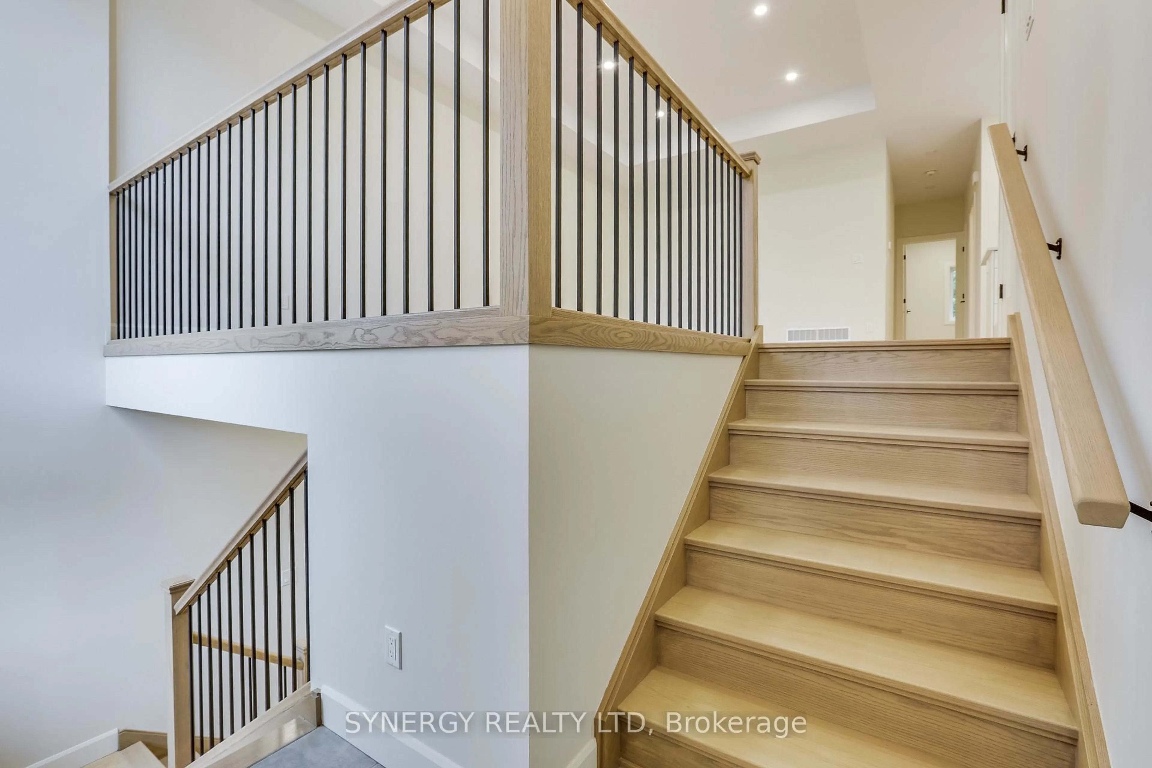 Stairs for 5 Haddon Lane, Strathroy-Caradoc Ontario N7G 0B9