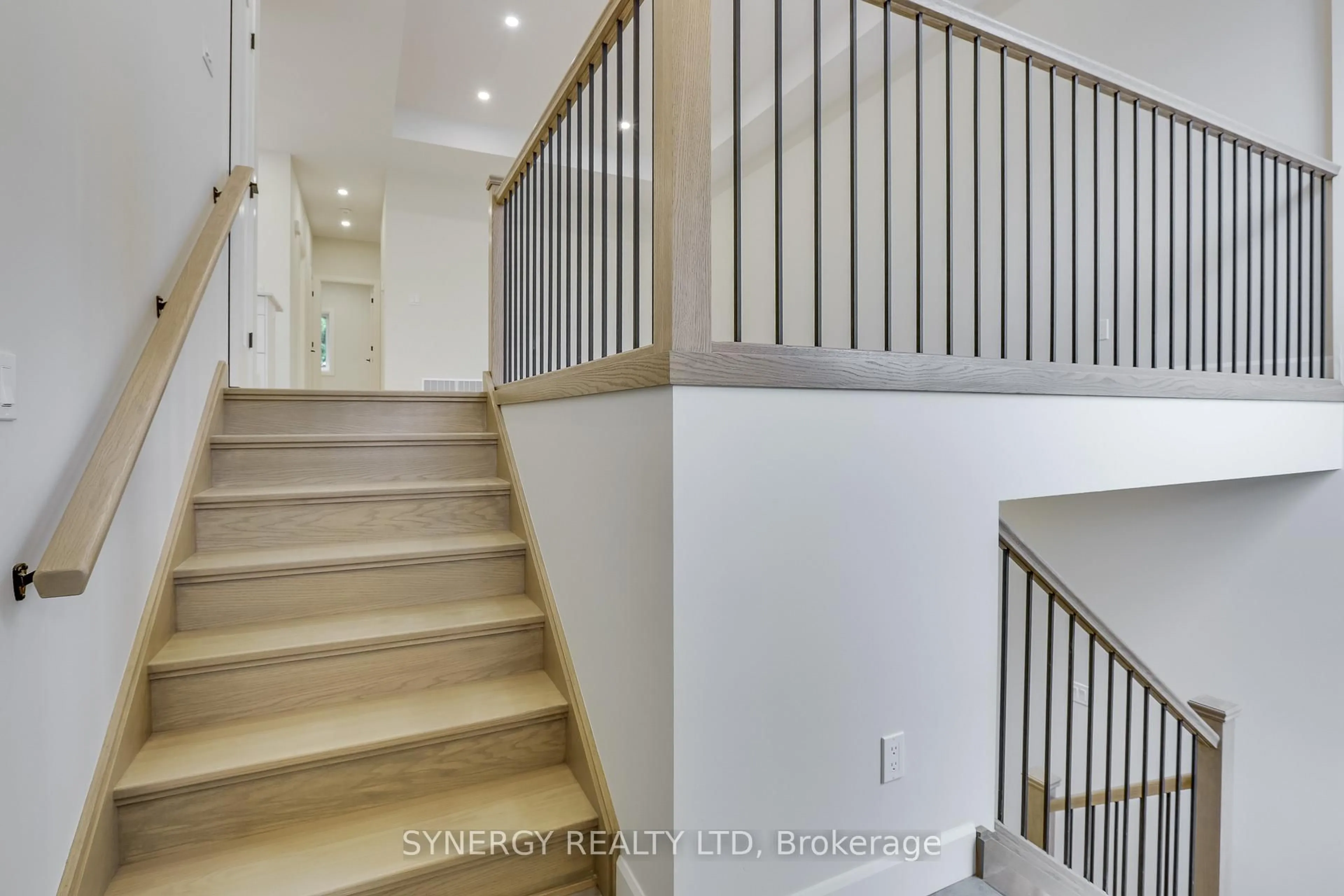 Stairs for 7 Haddon Lane, Strathroy-Caradoc Ontario N7G 0B9