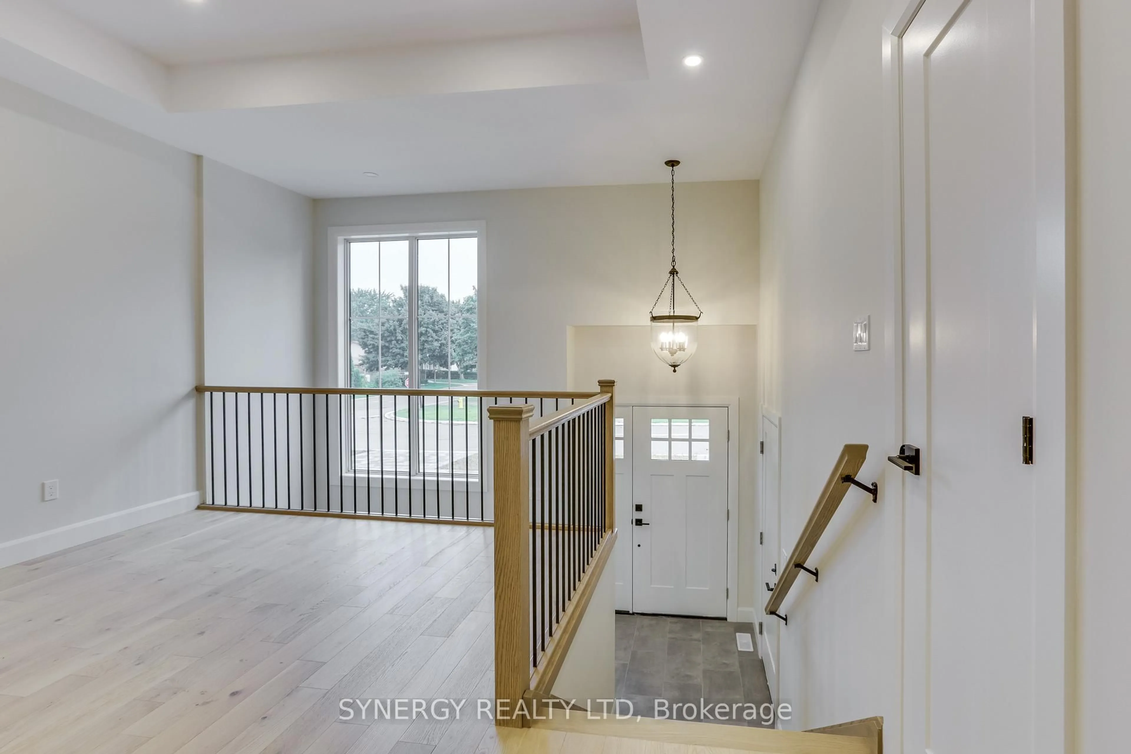 Indoor entryway for 7 Haddon Lane, Strathroy-Caradoc Ontario N7G 0B9