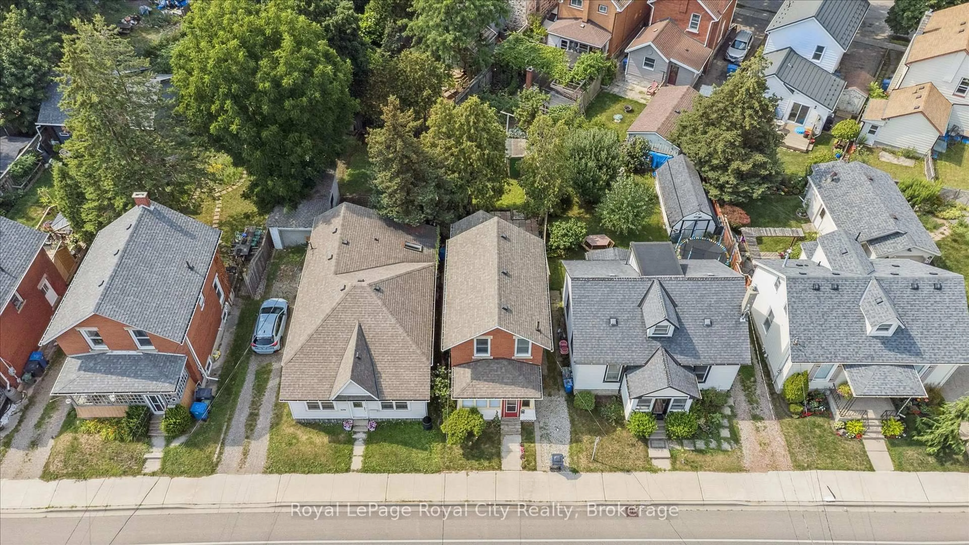 A pic from outside/outdoor area/front of a property/back of a property/a pic from drone, street for 178 York Rd, Guelph Ontario N1E 3G2