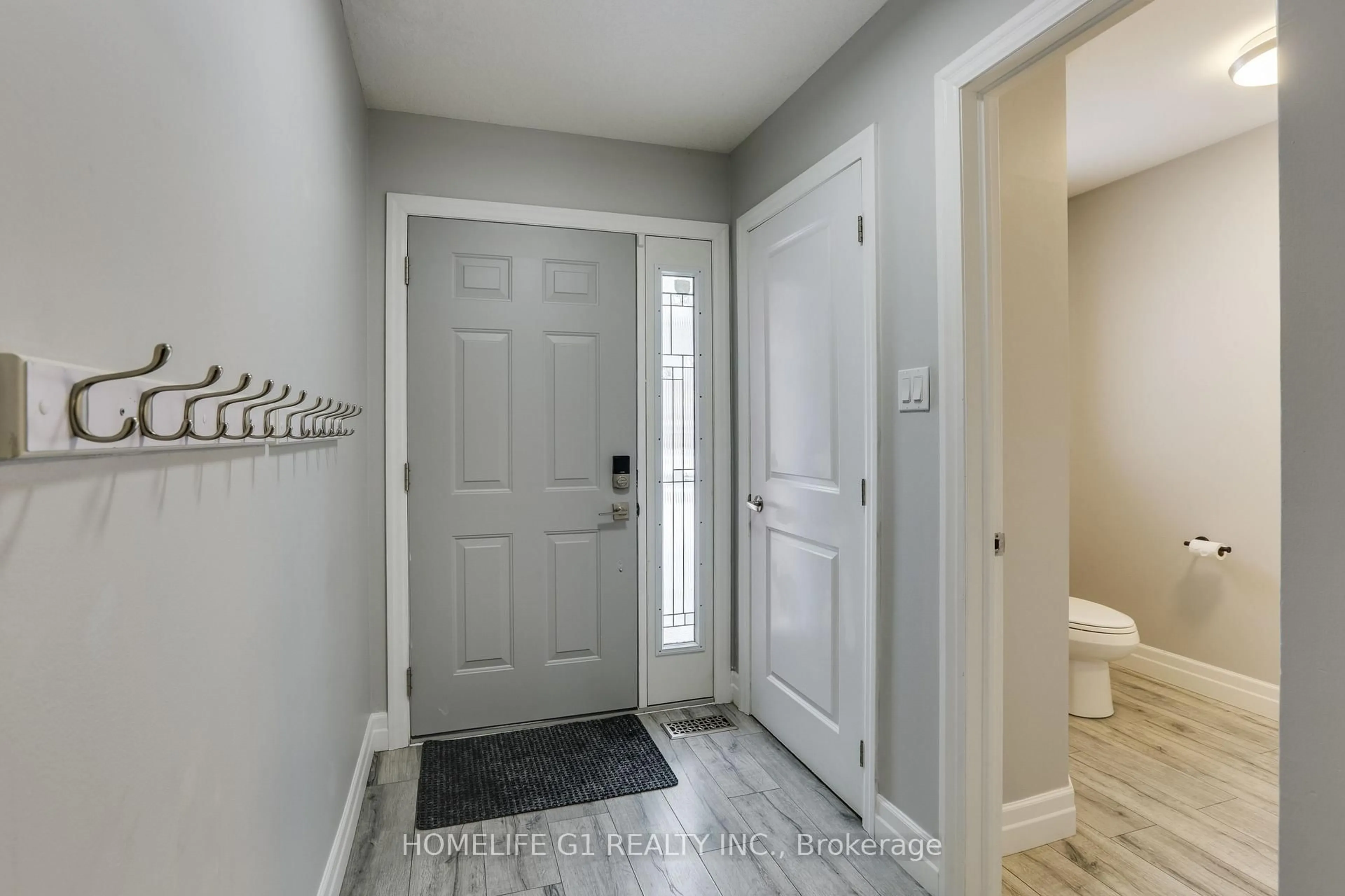 Indoor entryway for 252 Martinet Ave, London East Ontario N5V 4B2