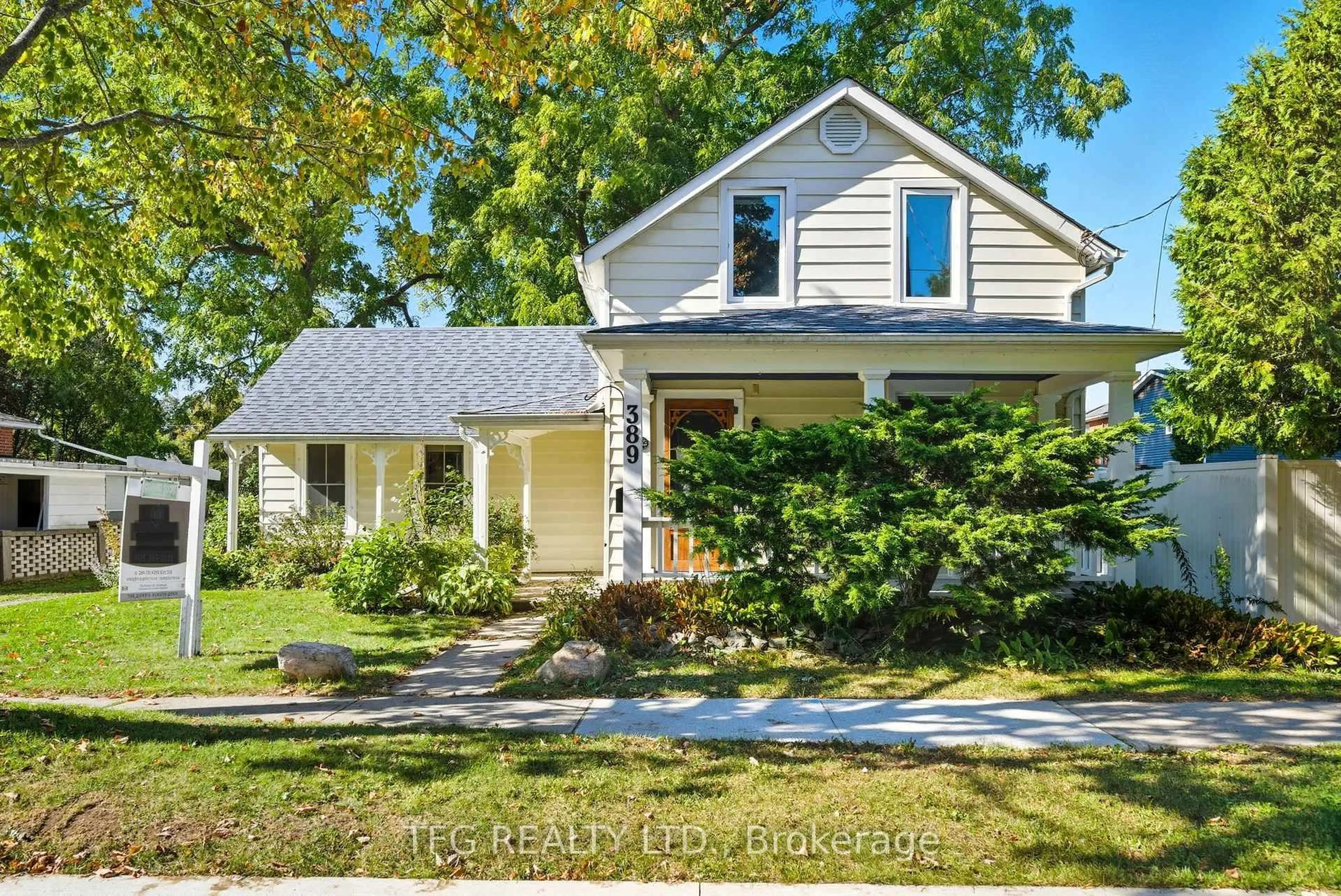 Home with vinyl exterior material, street for 389 Victoria St, Cobourg Ontario K9A 3G7