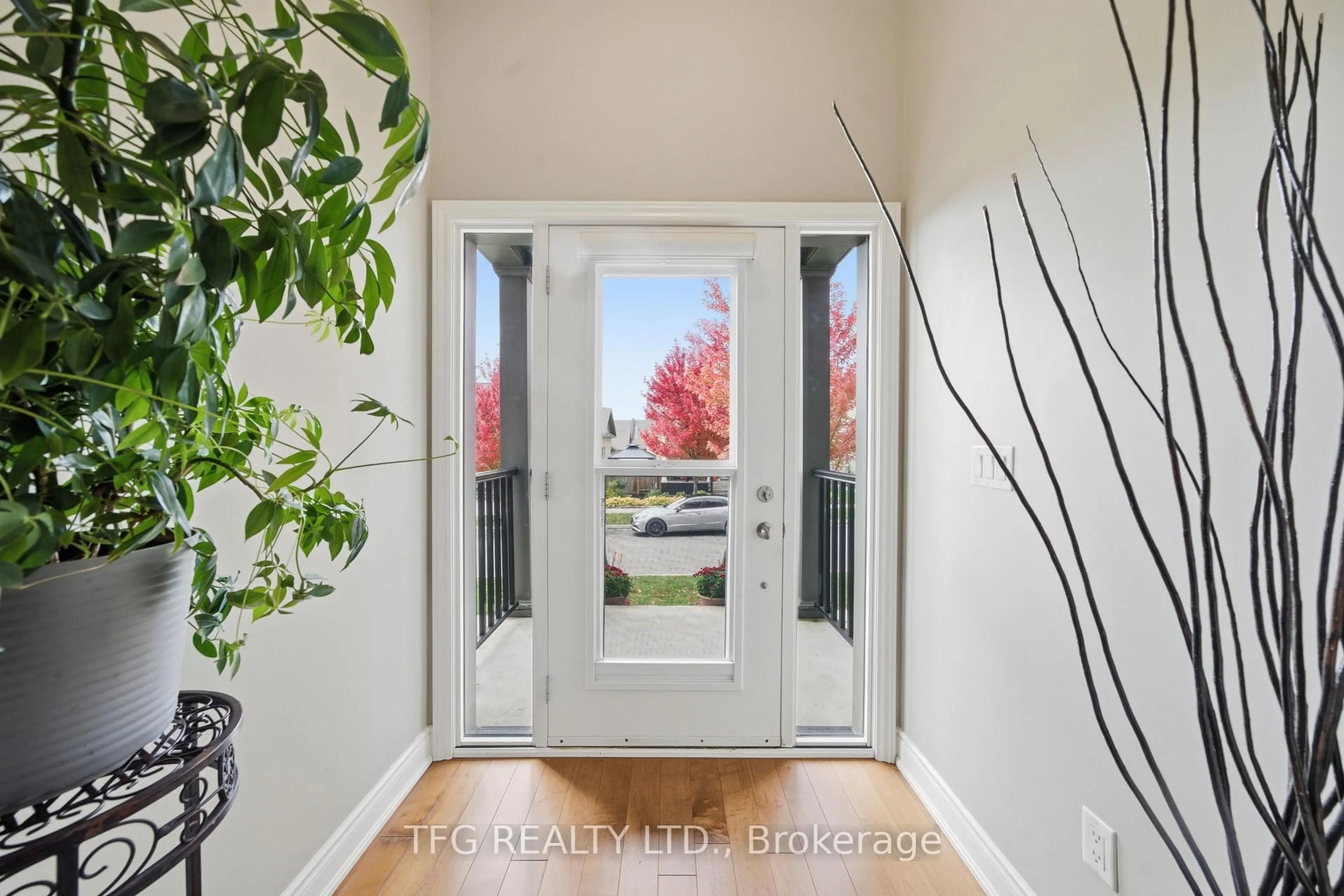 Indoor entryway for 816 Smith Rd, Cobourg Ontario K9A 0B7