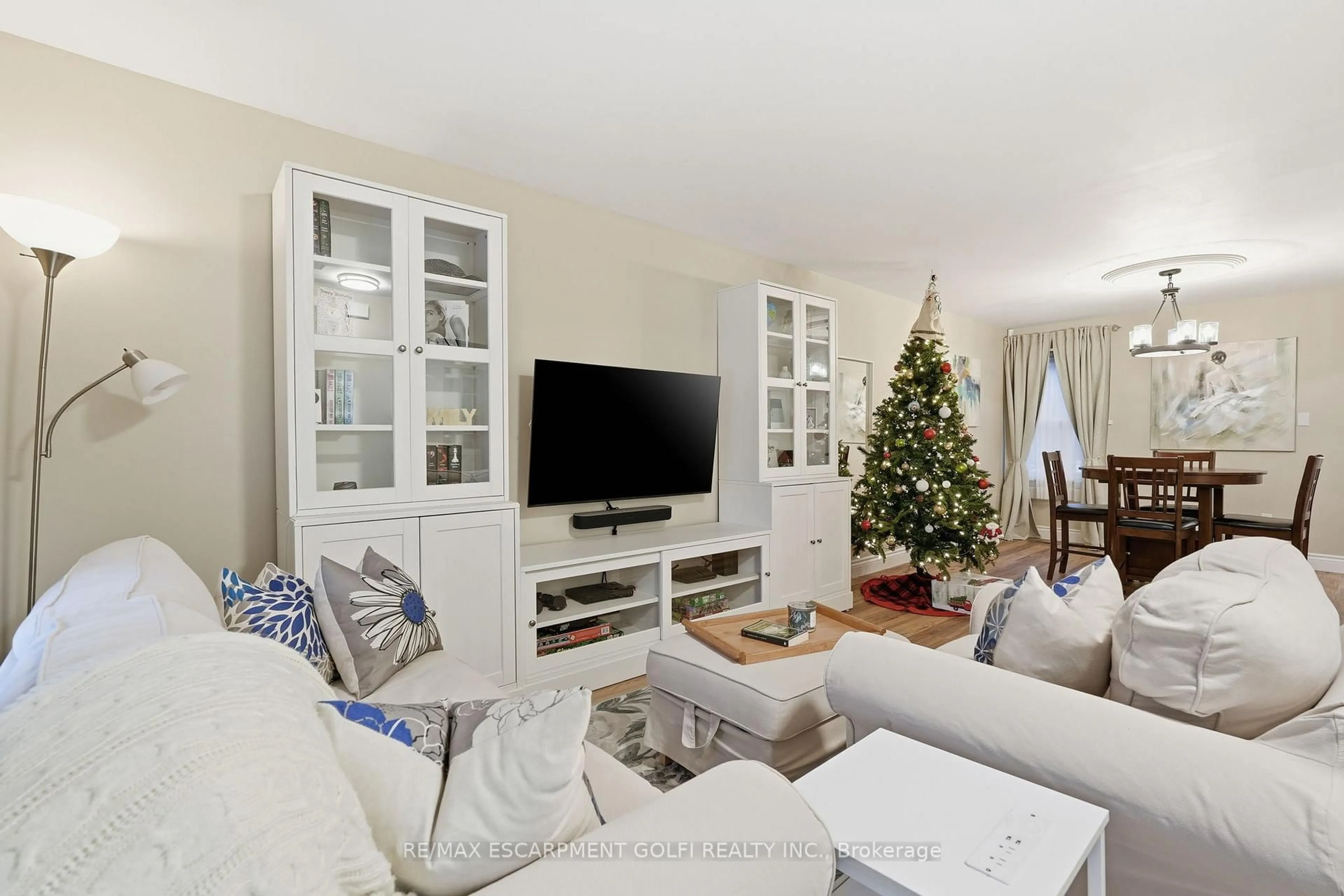 Living room with furniture, unknown for 80 Province St, Hamilton Ontario L8H 4H6