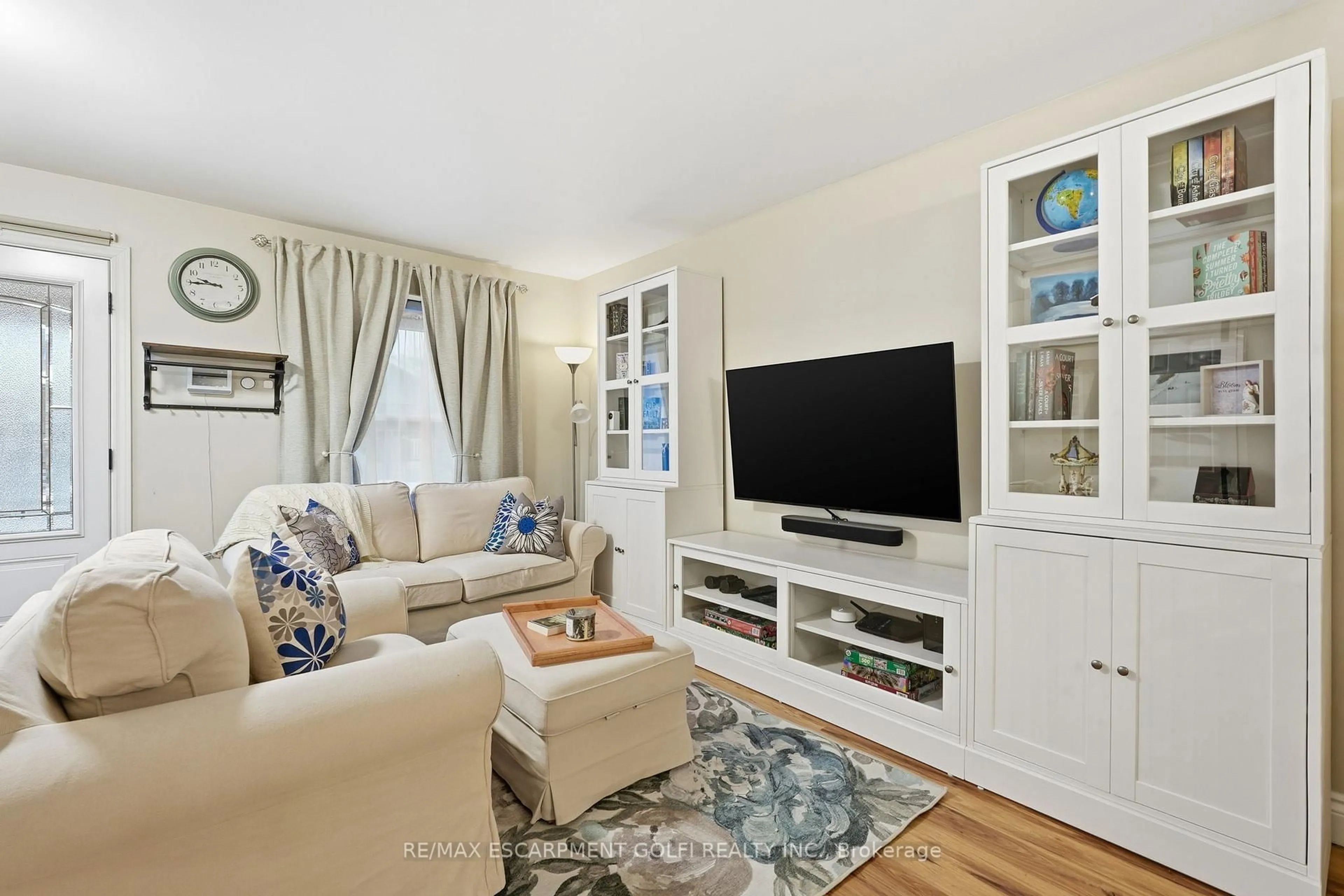 Living room with furniture, unknown for 80 Province St, Hamilton Ontario L8H 4H6