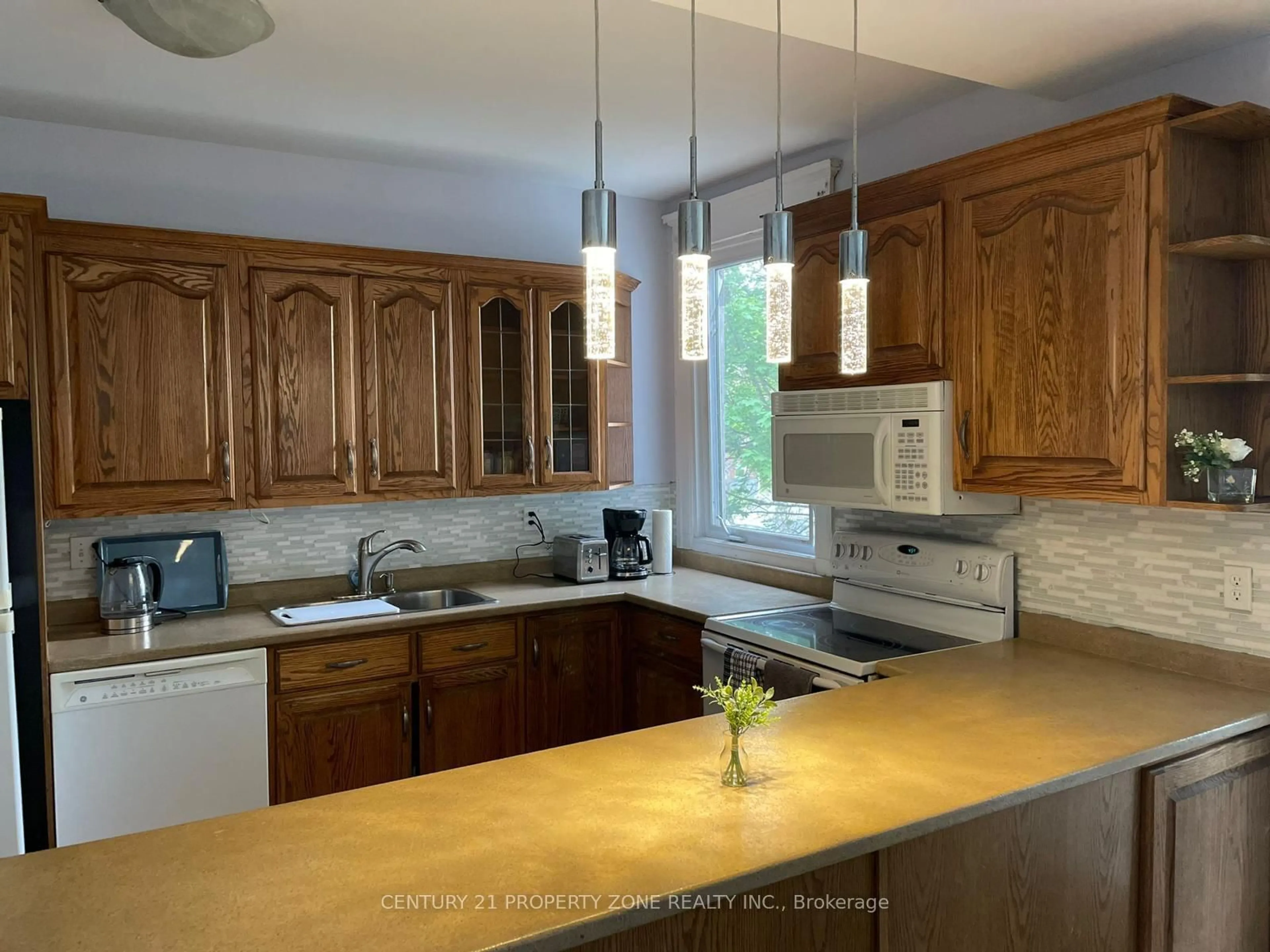 Open concept kitchen, unknown for 180 Thames St, Chatham-Kent Ontario N7M 2Y8