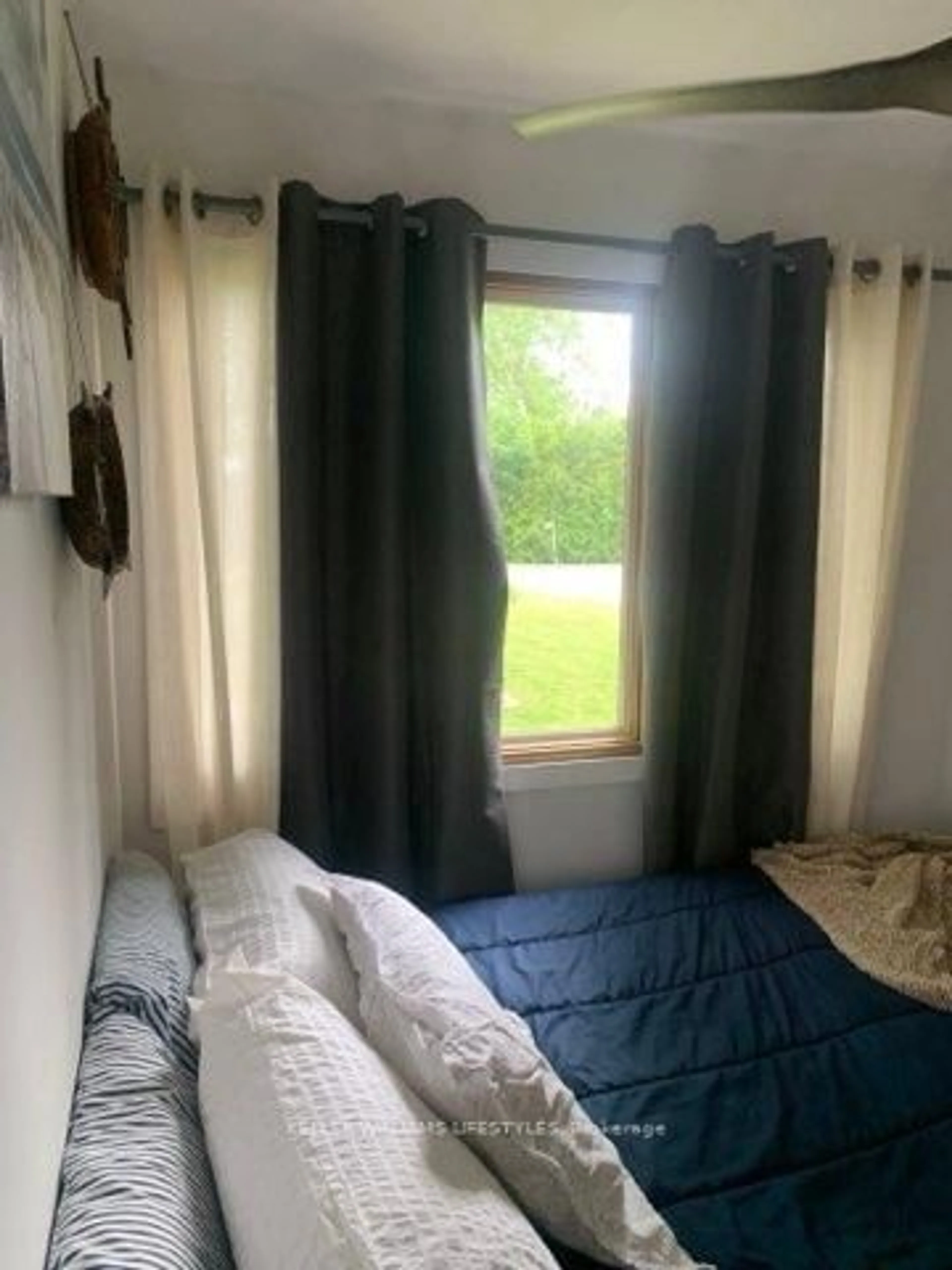 A pic of a room for 71454 Shoreline Dr, Bluewater Ontario N0M 1N0