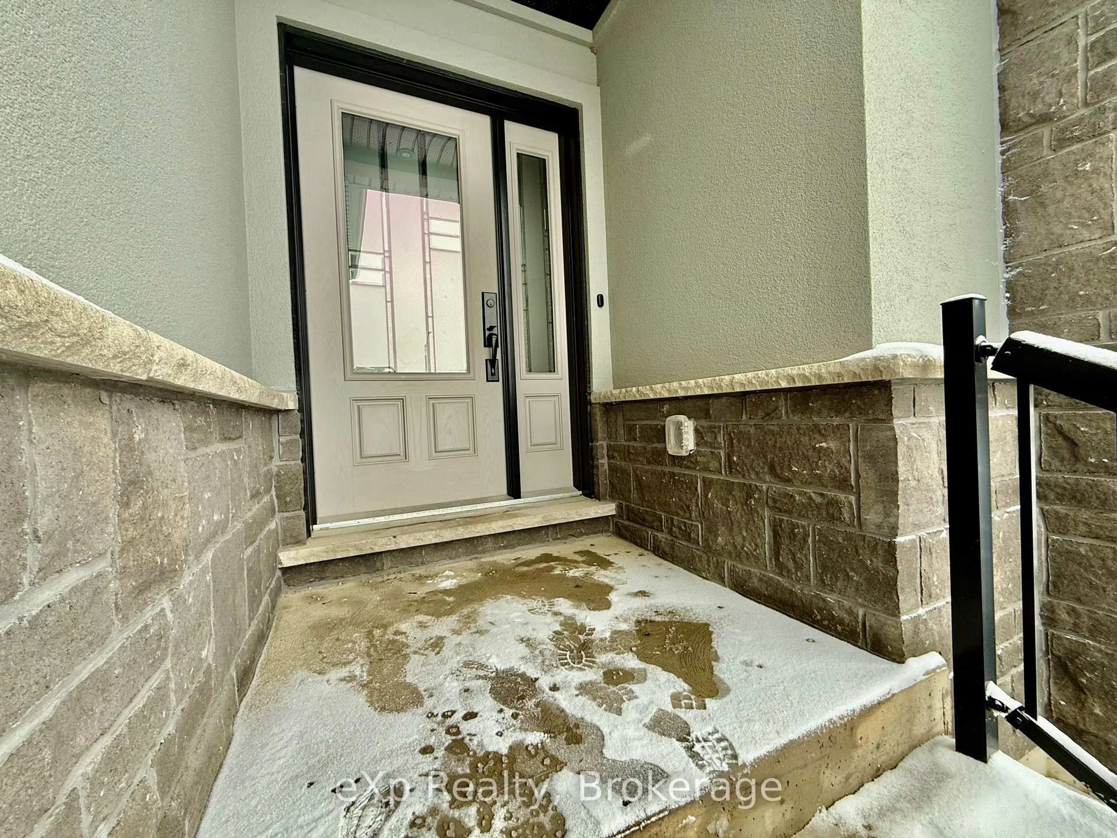 Indoor entryway for 119 Third St, Brockton Ontario N0G 2V0