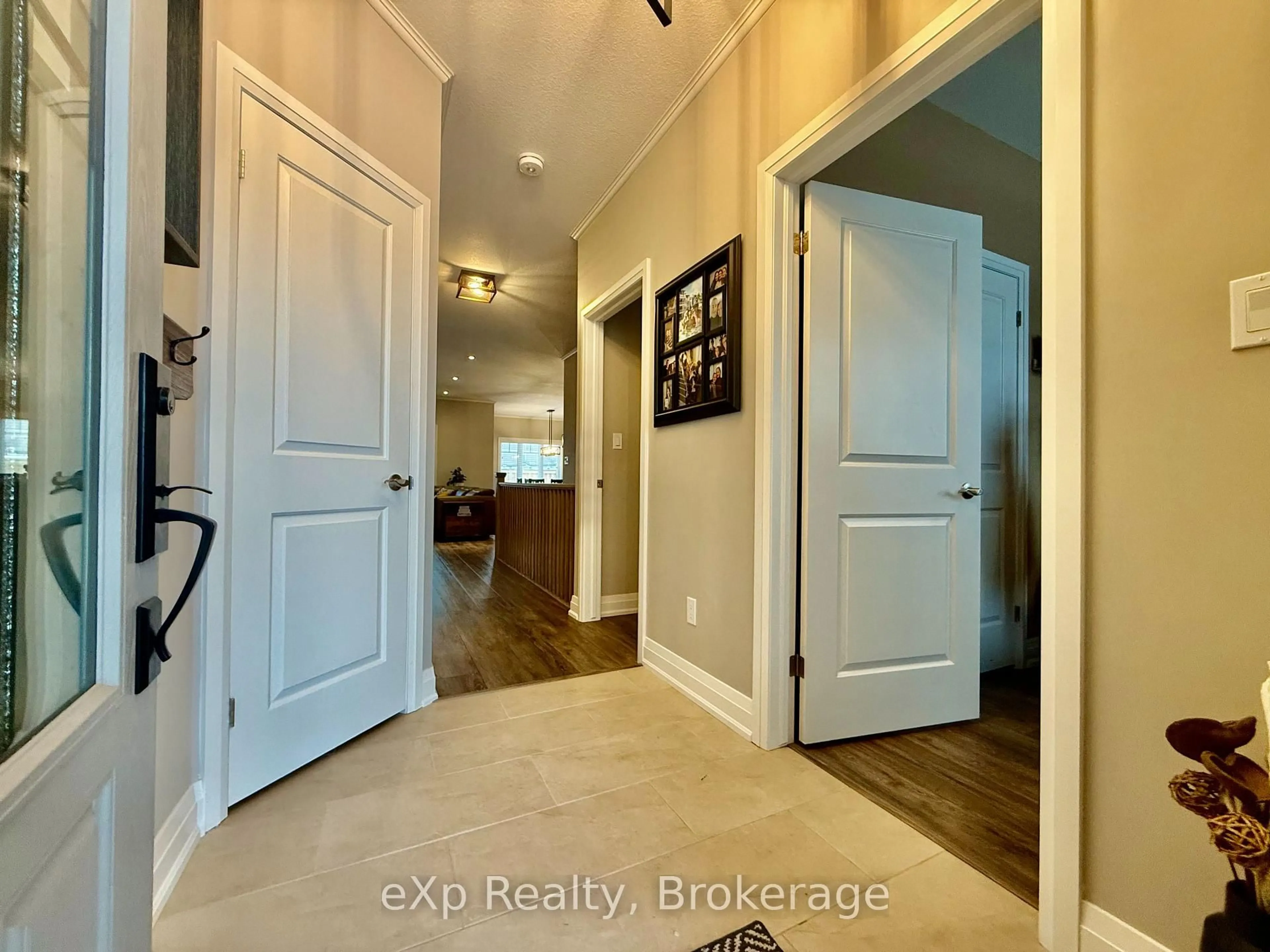 Indoor entryway for 119 Third St, Brockton Ontario N0G 2V0