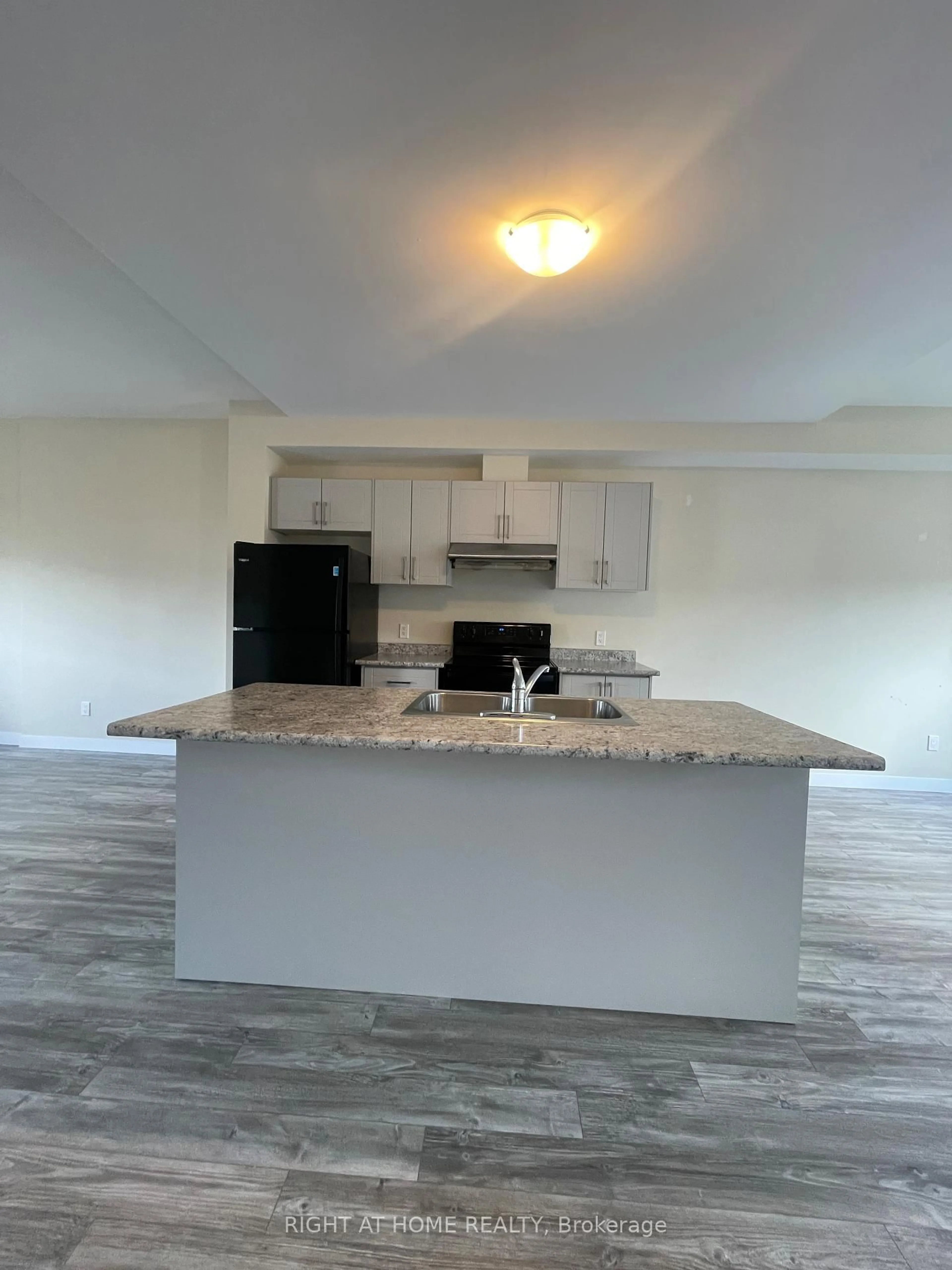 Open concept kitchen, unknown for 59 Denistoun St, Welland Ontario L3C 0H6