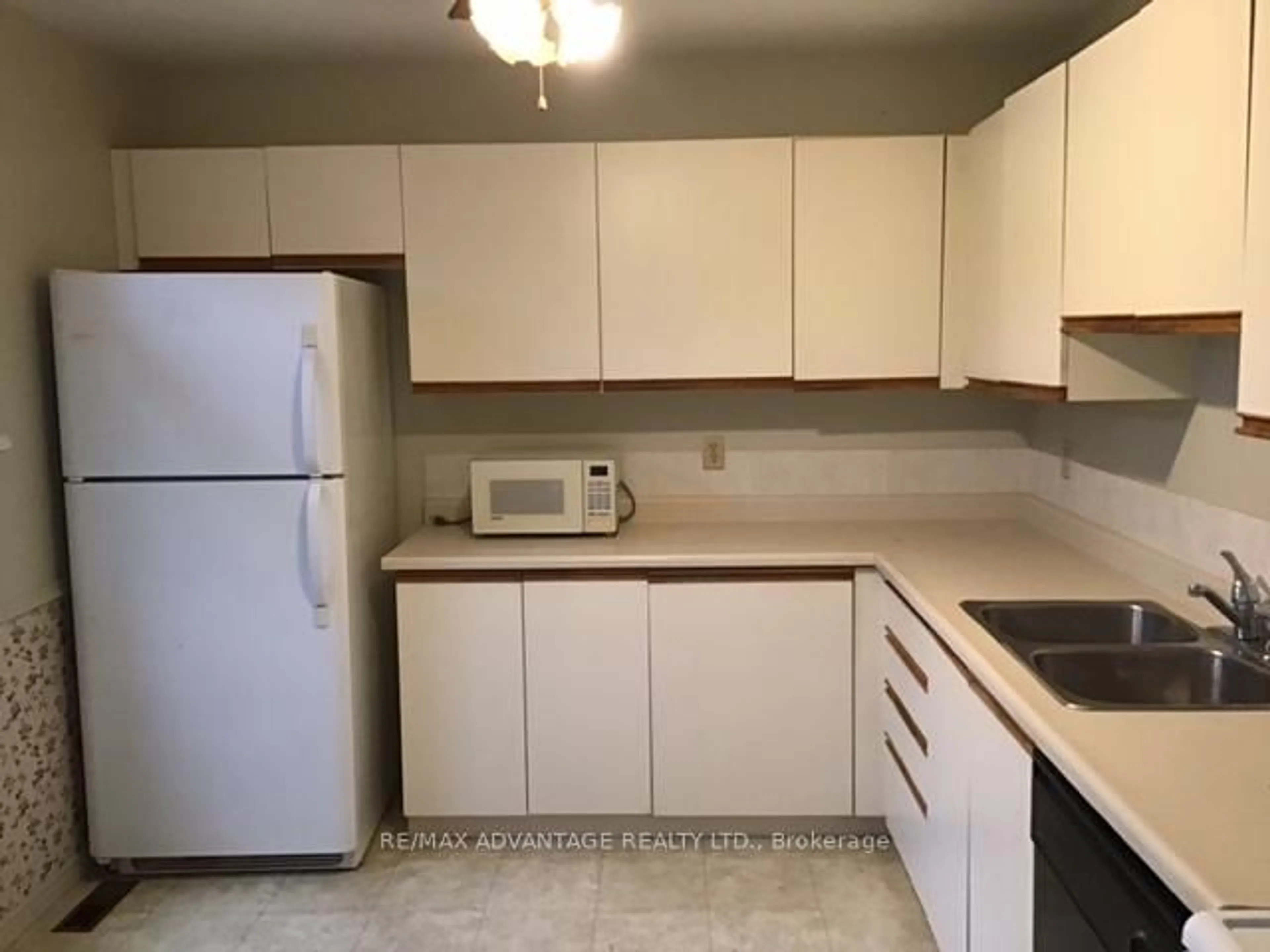 Standard kitchen, unknown for 1294 Byron Baseline Rd #4, London South Ontario N6K 4G8