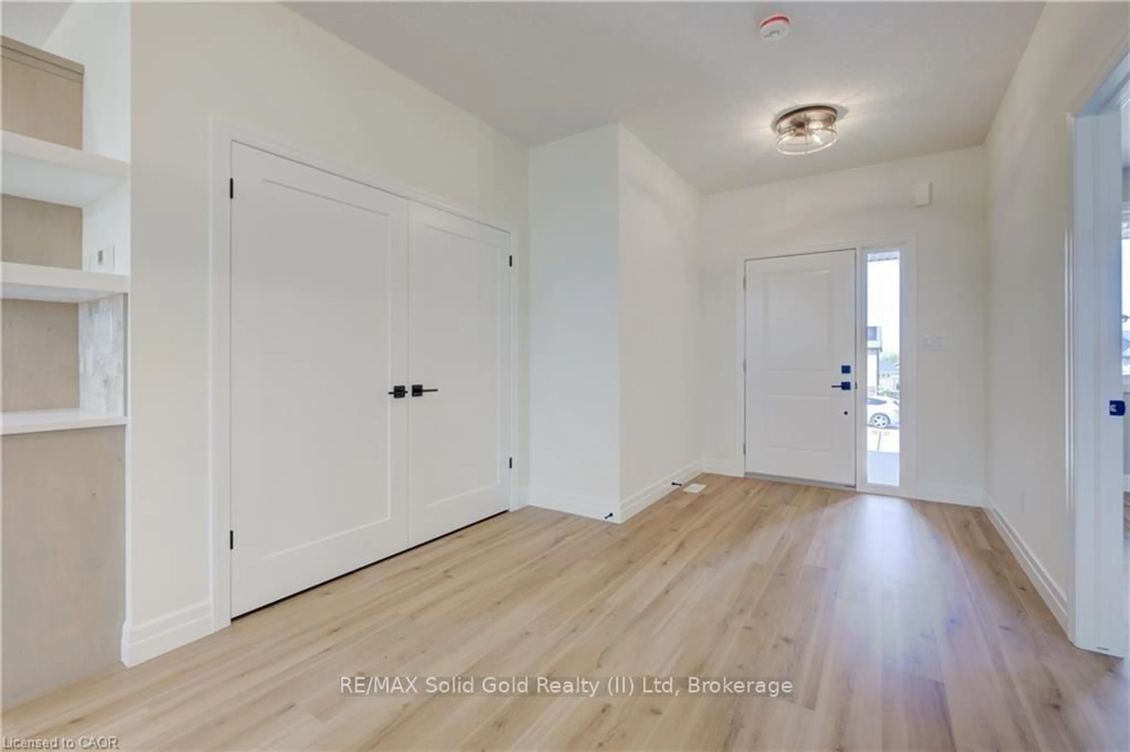 Indoor entryway for 117 Pugh St, Perth East Ontario N0K 1M0