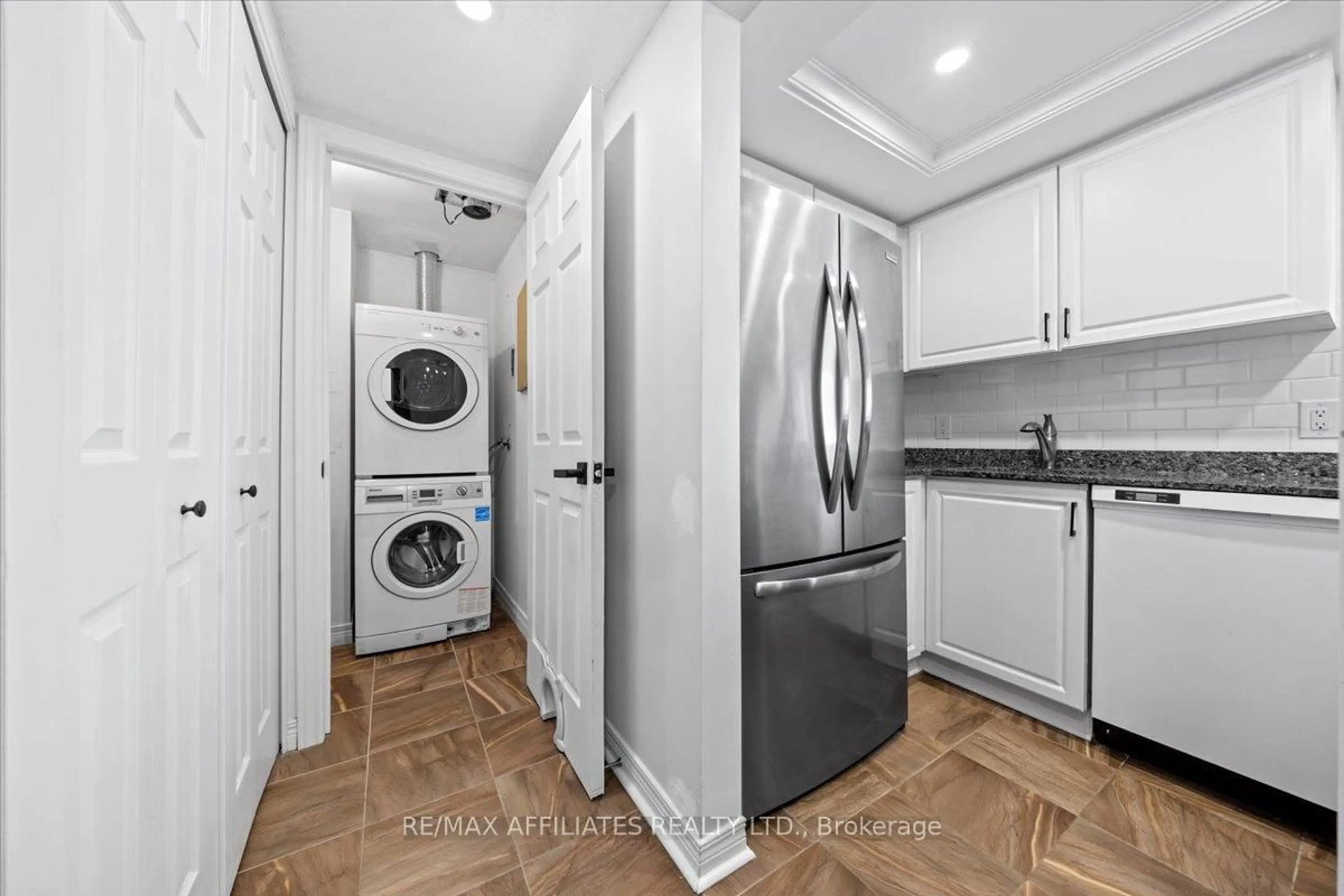 Laundry room for 15 Murray St #308, Ottawa Ontario K1N 9M5