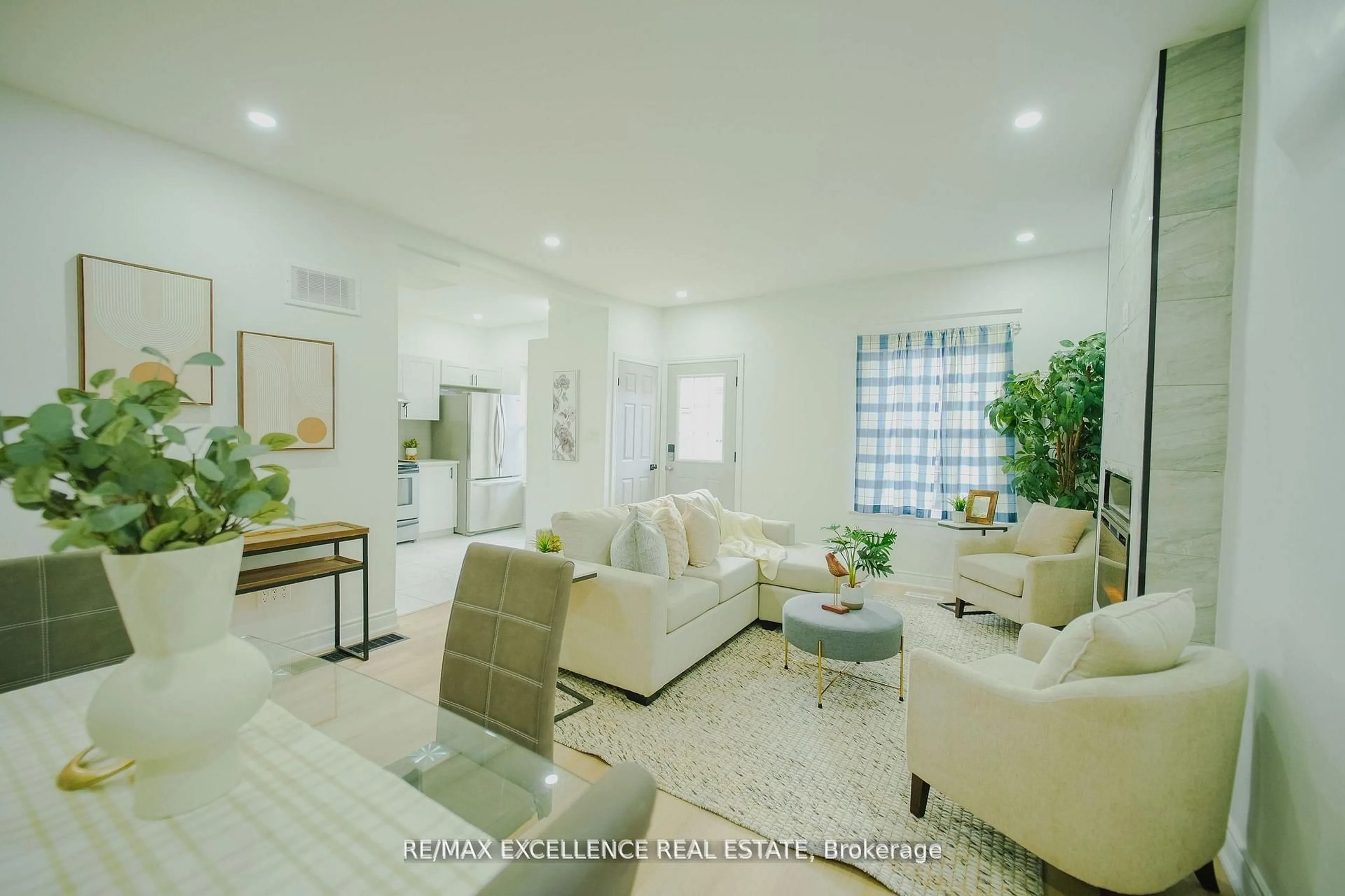 Living room with furniture, ceramic/tile floor for 11 East 25th St, Hamilton Ontario L8V 2Z9