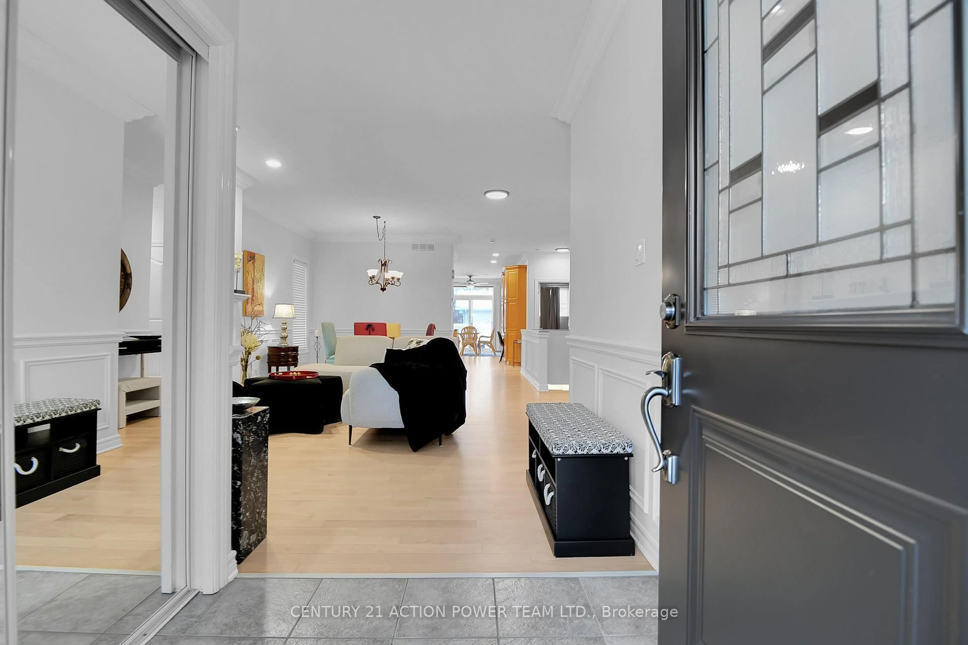 Indoor foyer for 1969 Loasa Lane, Ottawa Ontario K4A 4T4