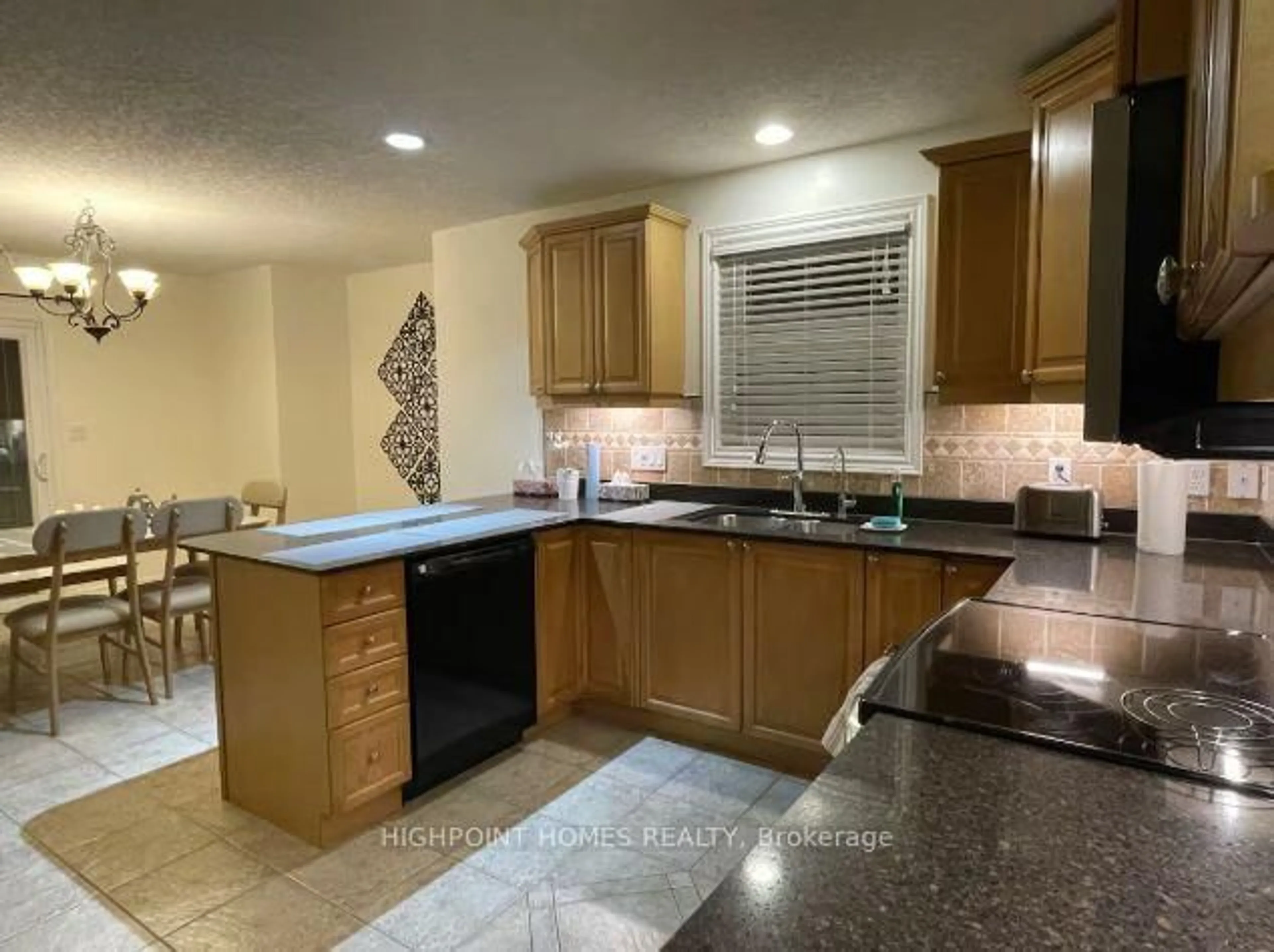 Standard kitchen, ceramic/tile floor for 565 St. Moritz Ave, Waterloo Ontario N2T 2Z3