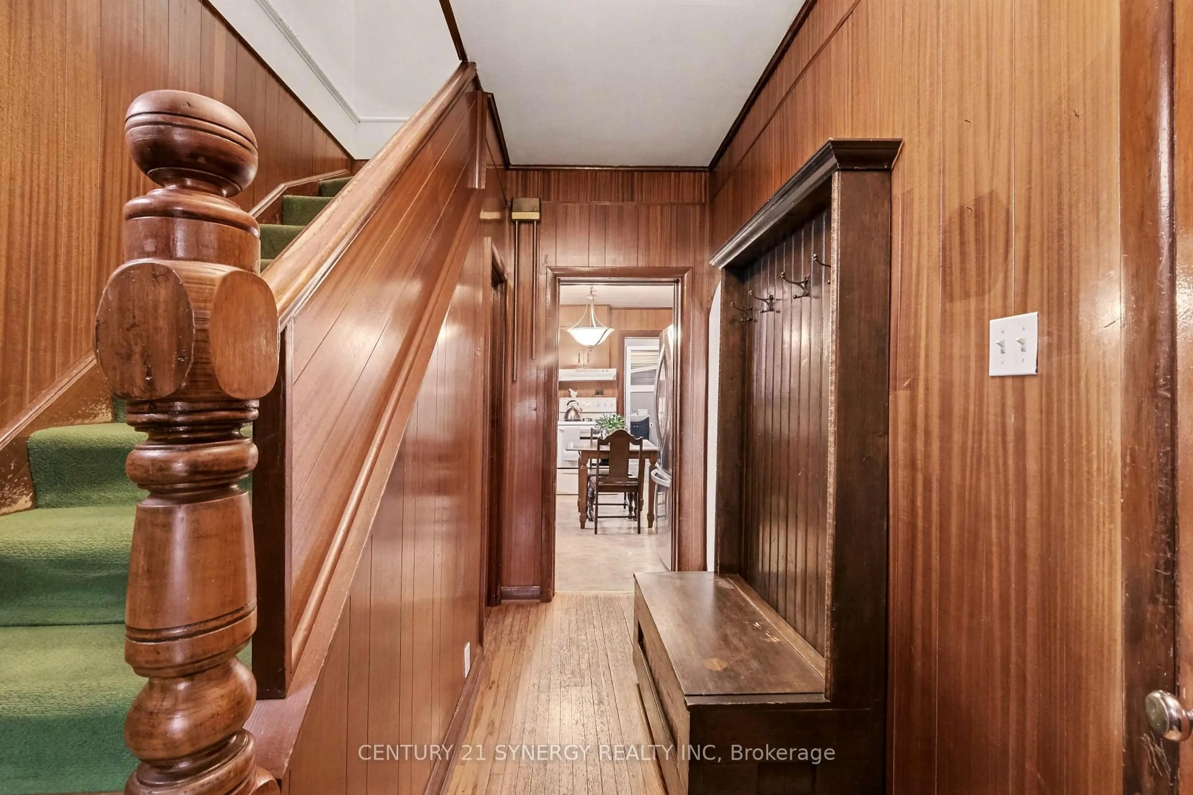 Indoor foyer for 82 Abel St, Smiths Falls Ontario K7A 4M5