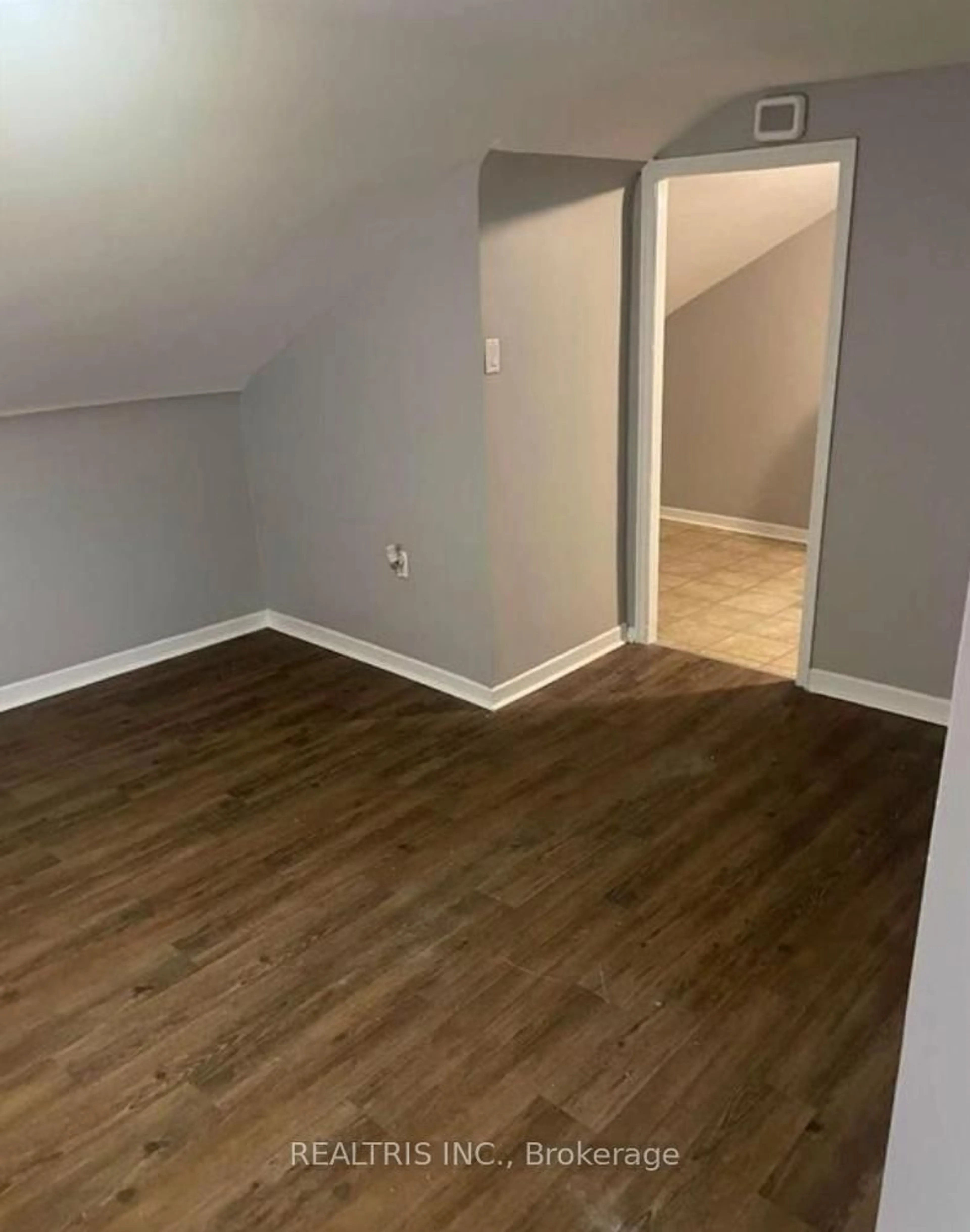 A pic of a room for 31 Ormond St, Thorold Ontario L2V 1Y3