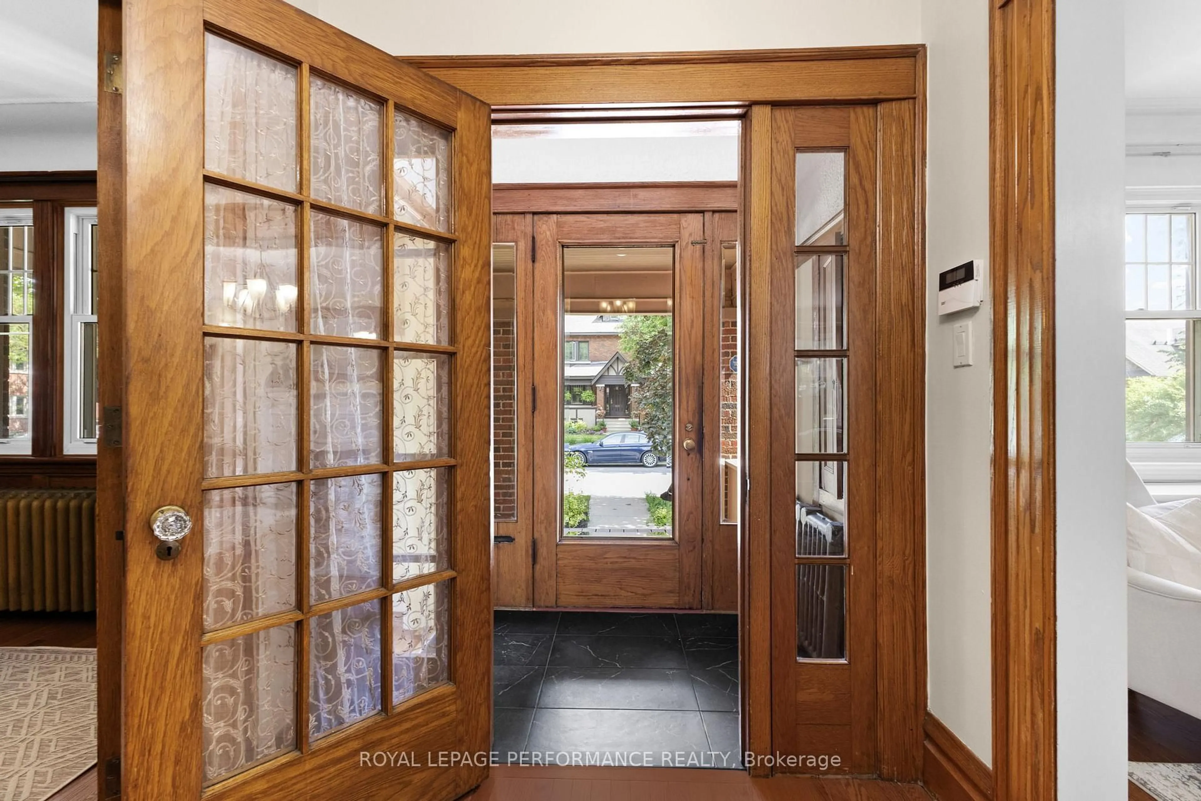 Indoor entryway for 345 Third Ave, Ottawa Ontario K1S 2K4