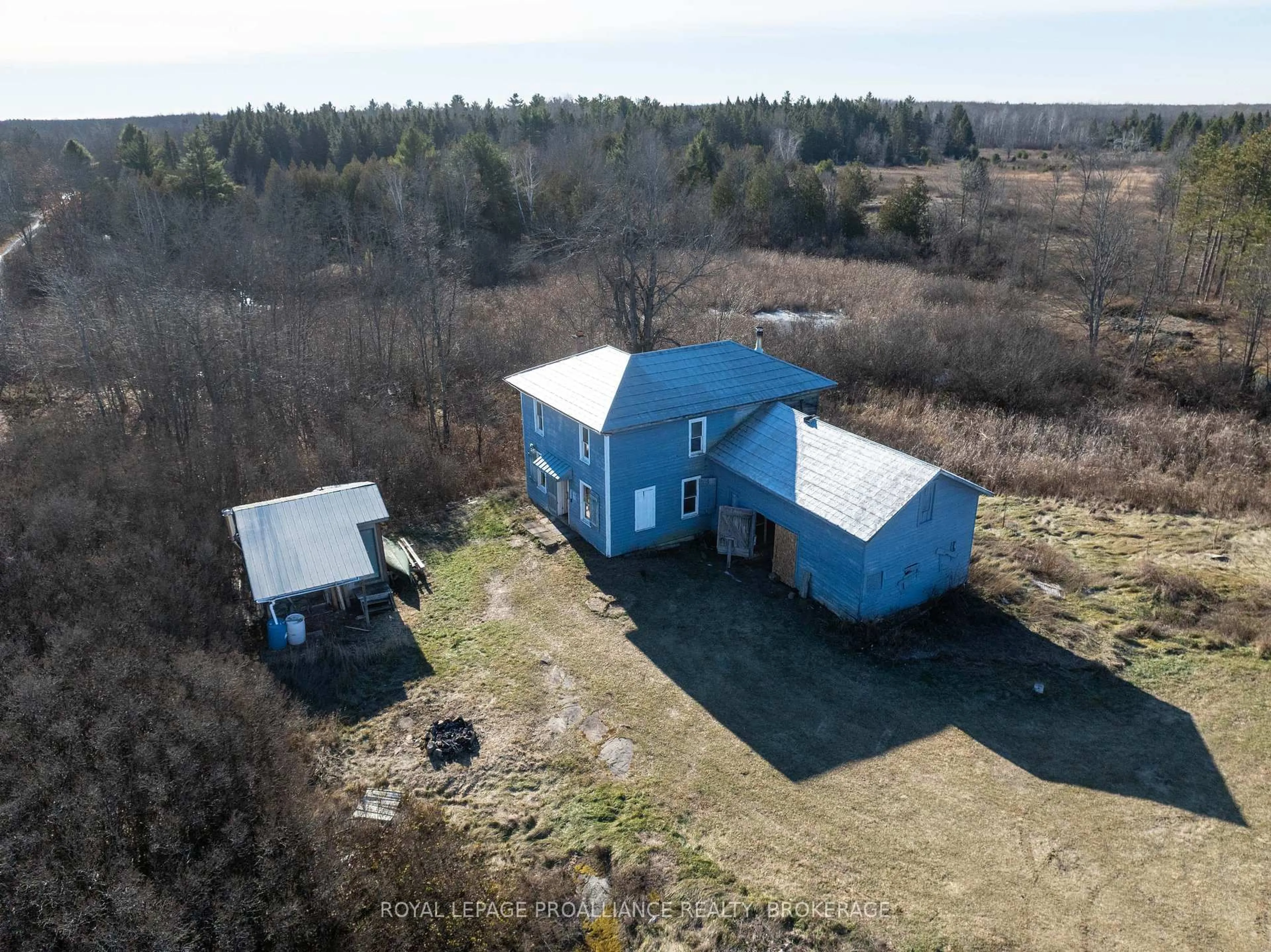A pic from outside/outdoor area/front of a property/back of a property/a pic from drone, building for 1236 Davey Rd, Sydenham Ontario K0H 2T0