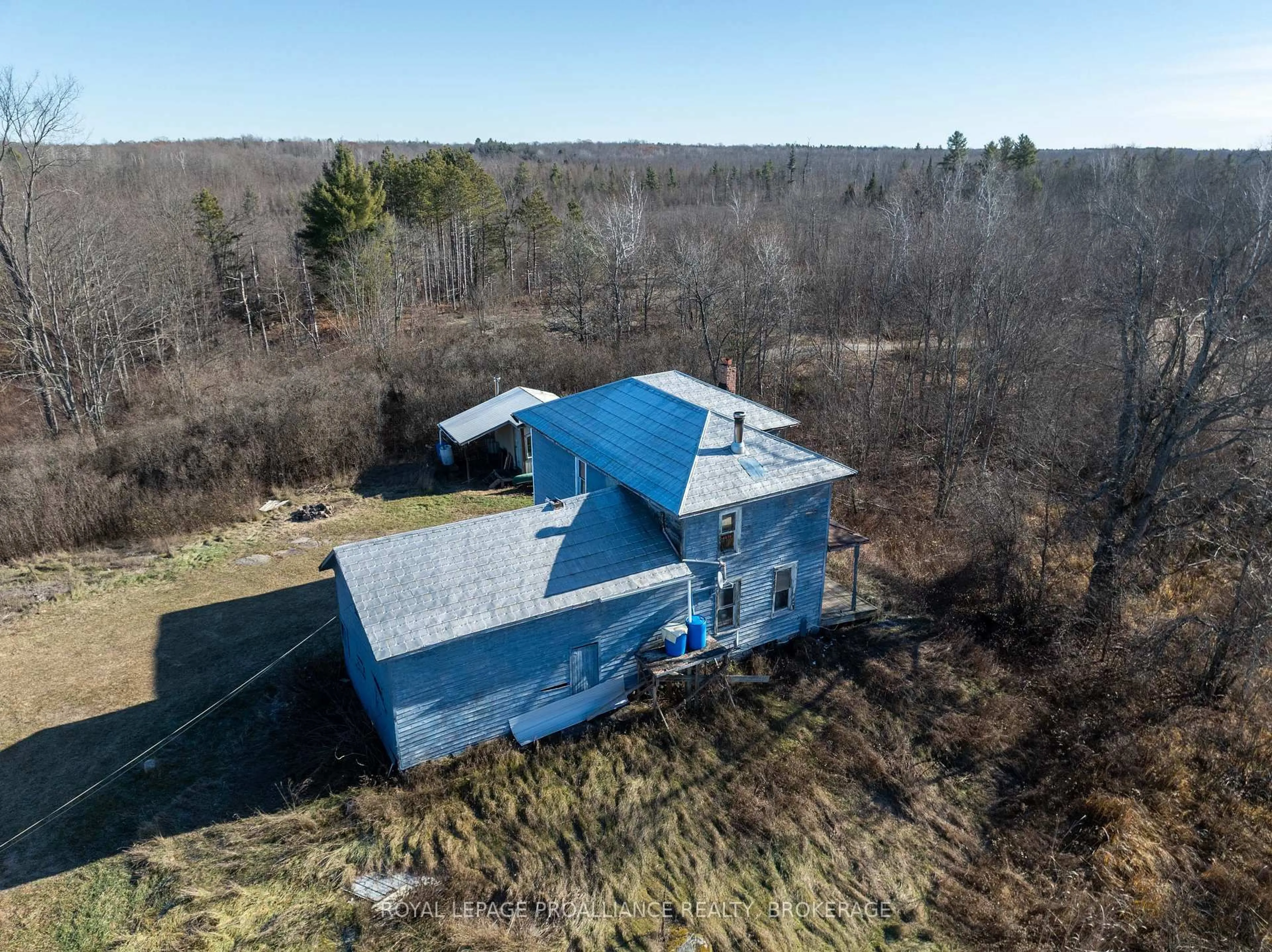 A pic from outside/outdoor area/front of a property/back of a property/a pic from drone, building for 1236 Davey Rd, Sydenham Ontario K0H 2T0