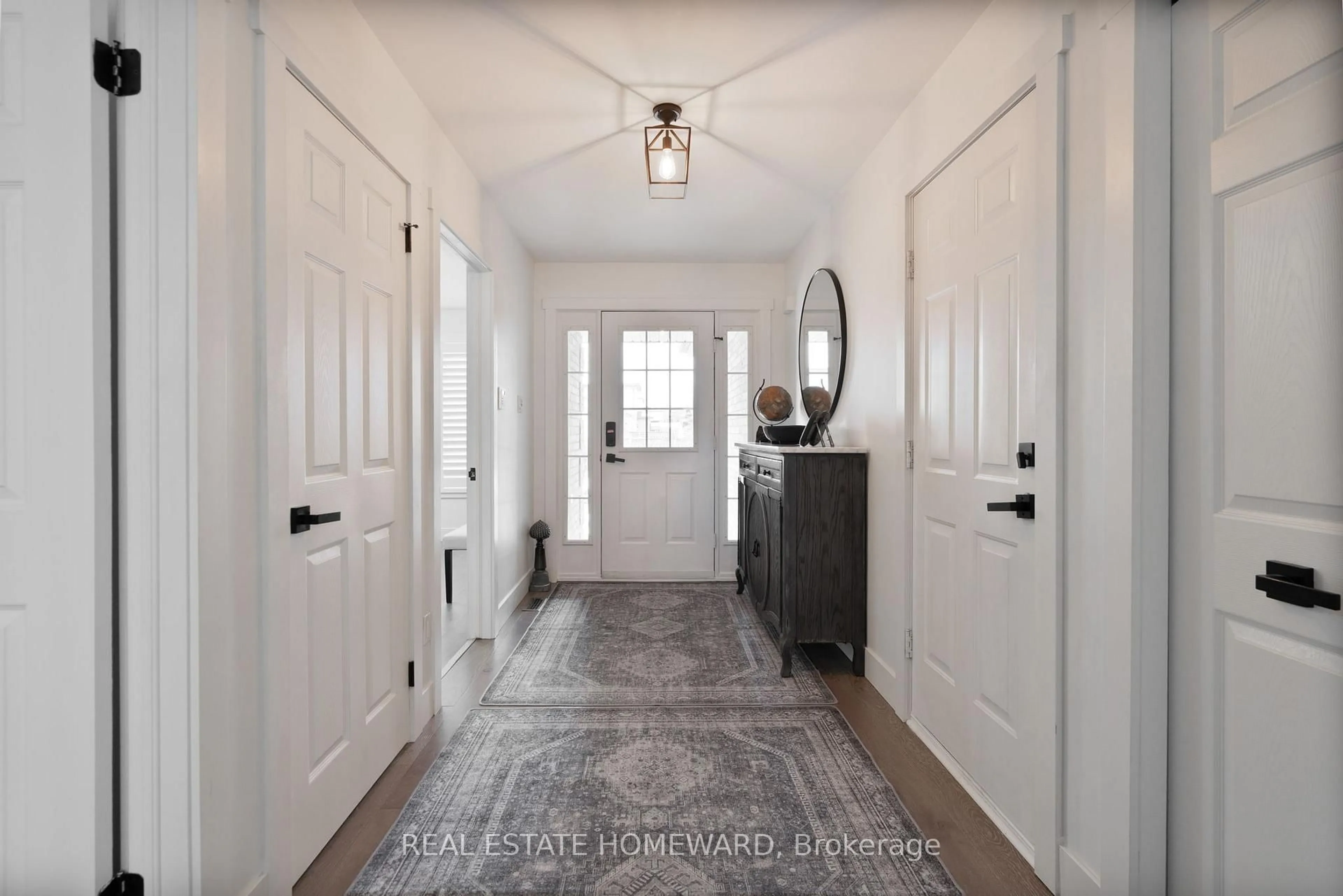 Indoor entryway for 2150 Thornicroft Cres, London South Ontario N6P 1T7