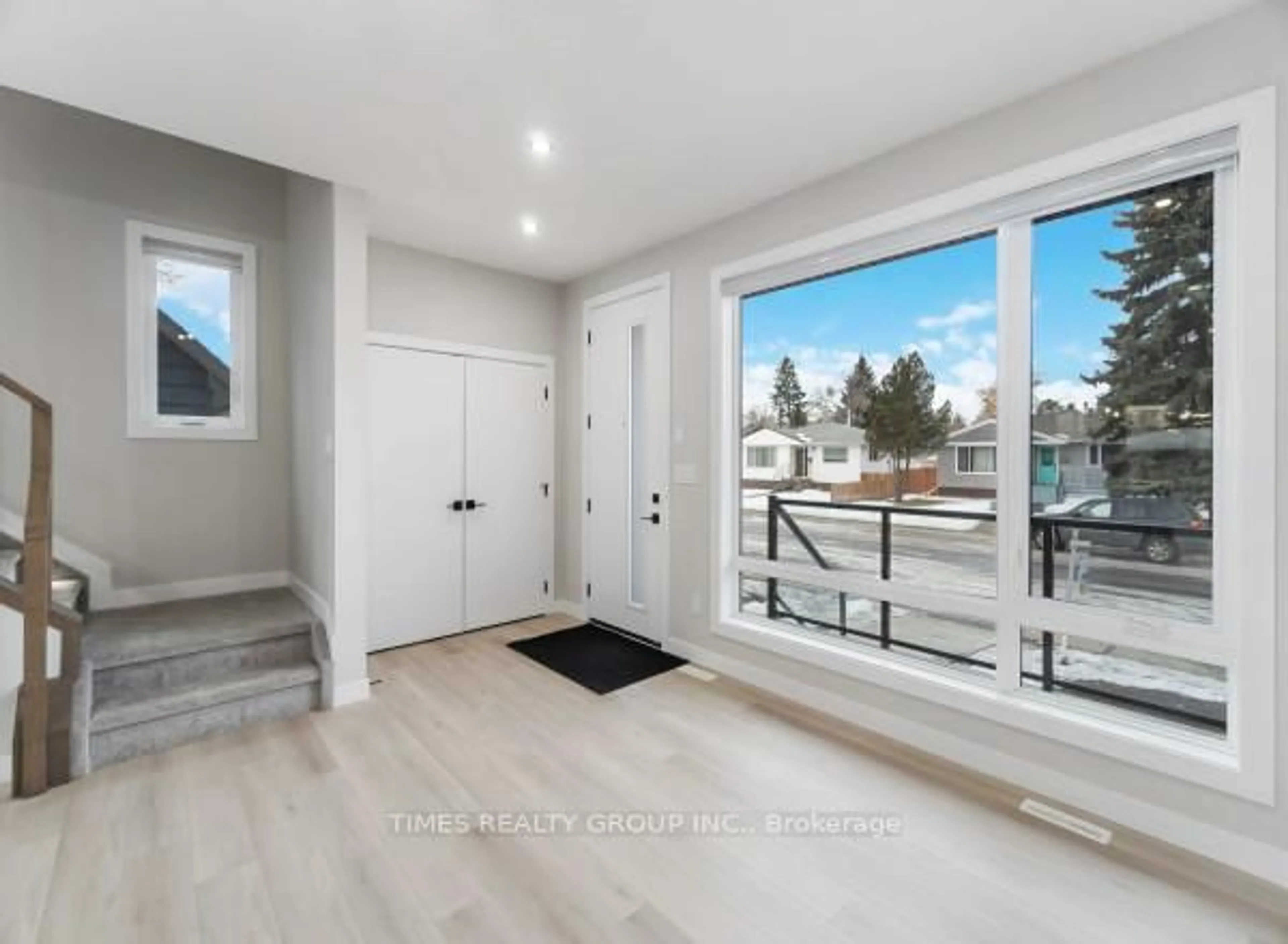 Indoor entryway for 9145 154 ST. SW, Out of Area Alberta T5R 1T2