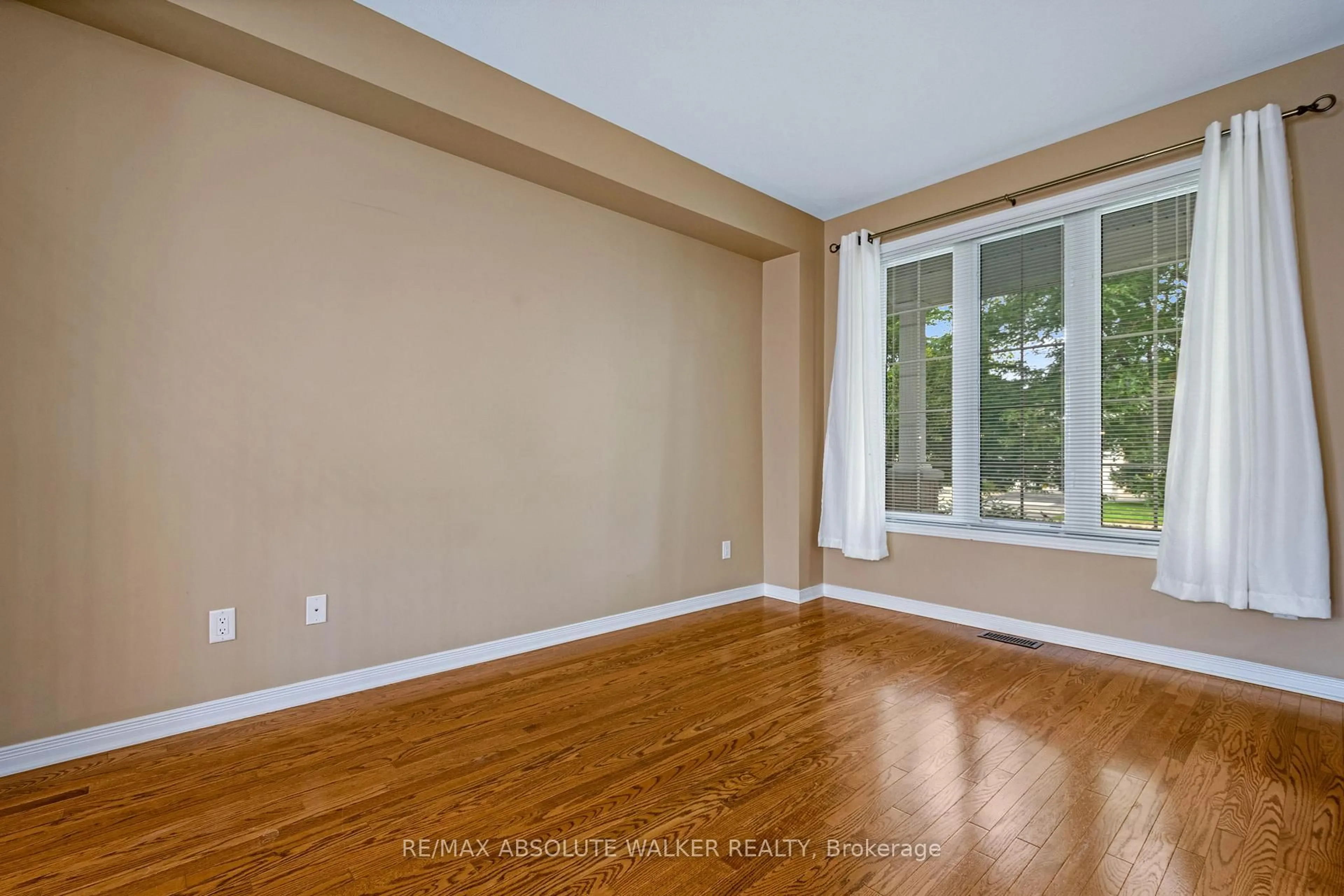 A pic of a room for 321 Upcountry Dr, Ottawa Ontario K2S 2H6