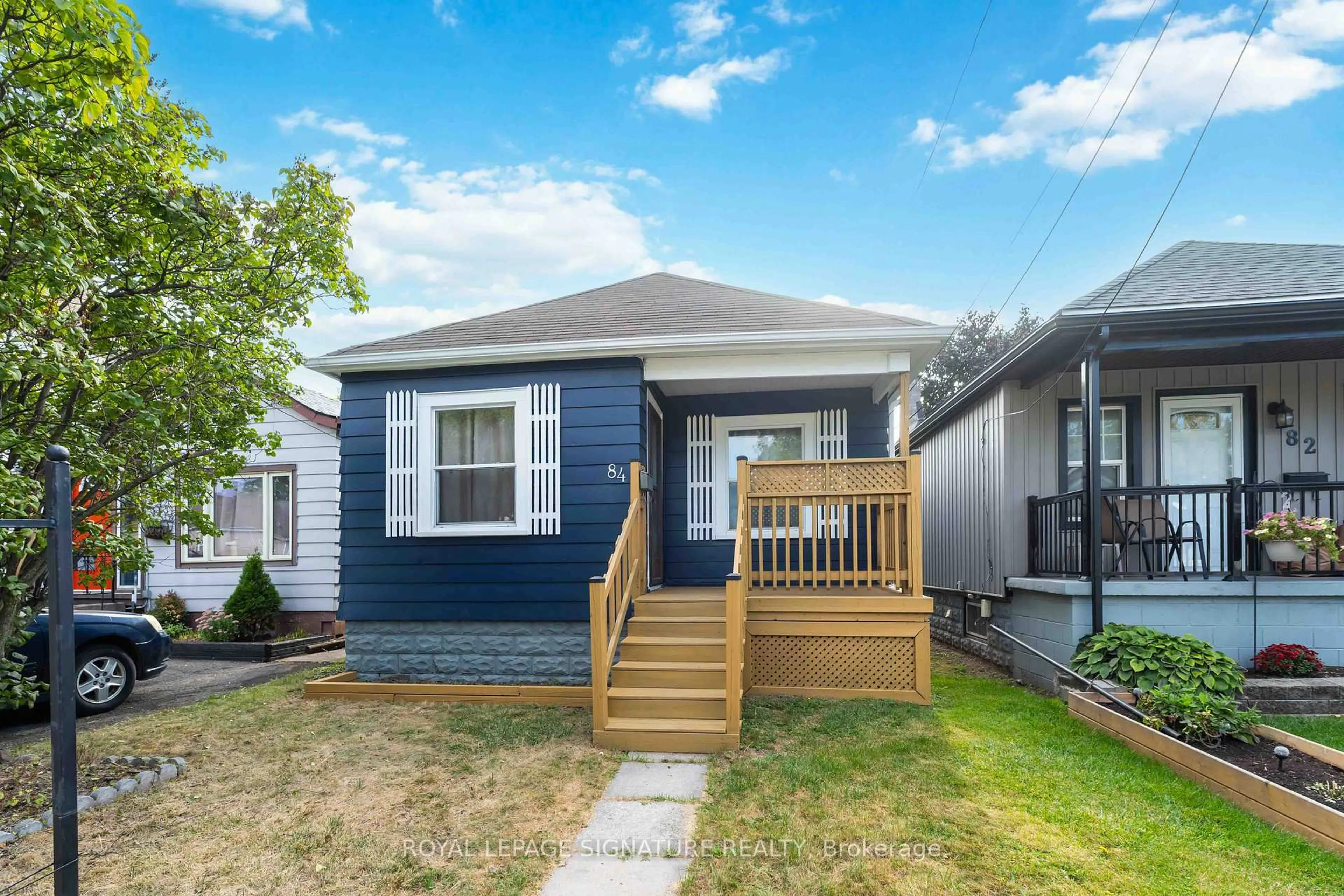 Home with vinyl exterior material, street for 84 Frederick Ave, Hamilton Ontario L8H 4K6