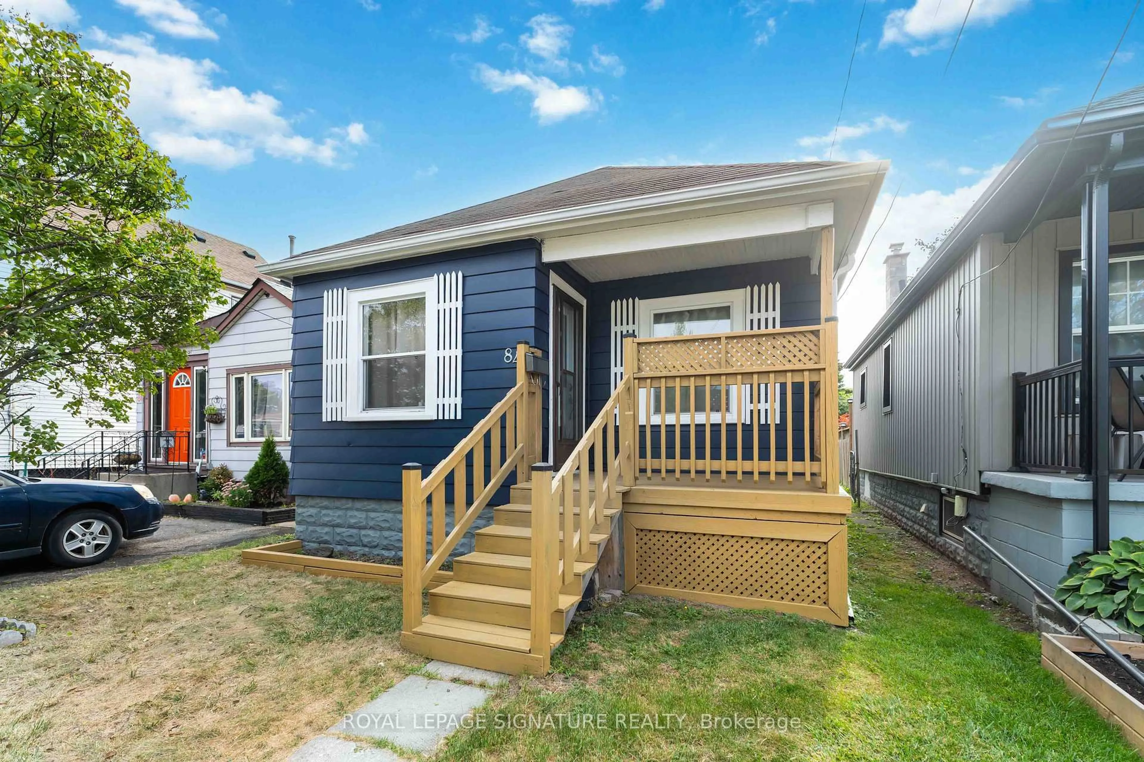 Home with vinyl exterior material, street for 84 Frederick Ave, Hamilton Ontario L8H 4K6