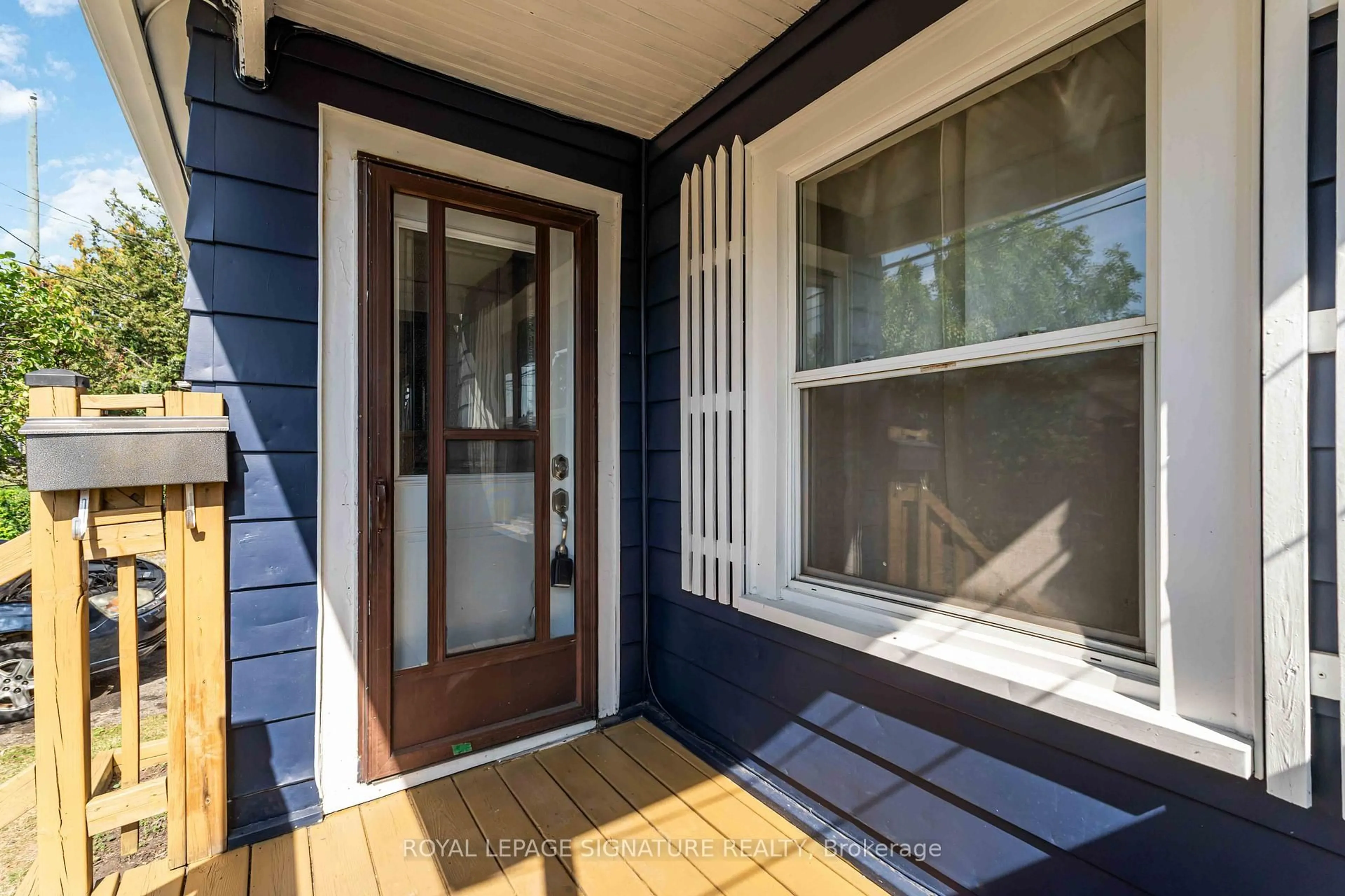 Home with vinyl exterior material, street for 84 Frederick Ave, Hamilton Ontario L8H 4K6