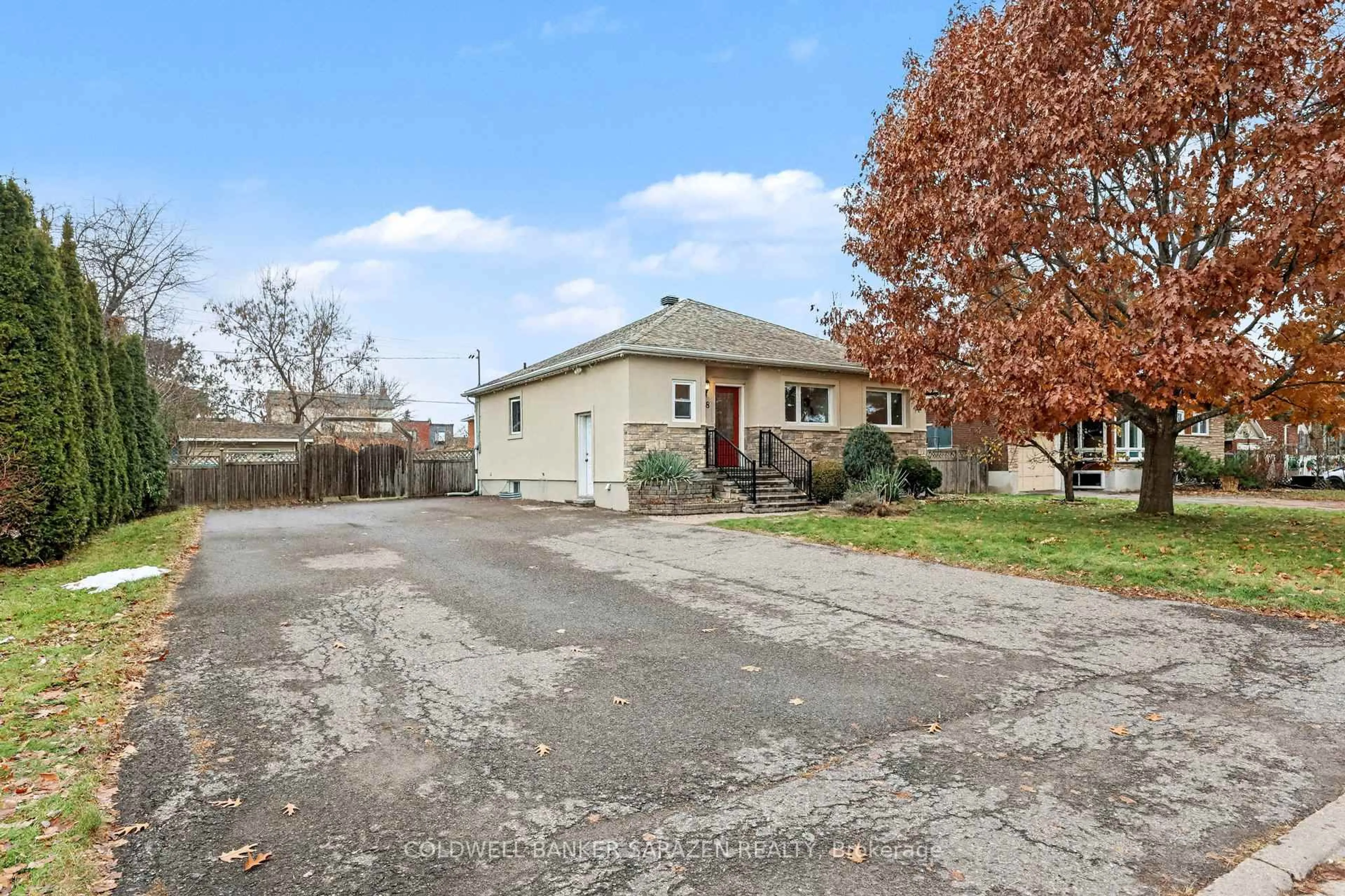 A pic from outside/outdoor area/front of a property/back of a property/a pic from drone, street for 868 Duberry St, Ottawa Ontario K2A 3T3