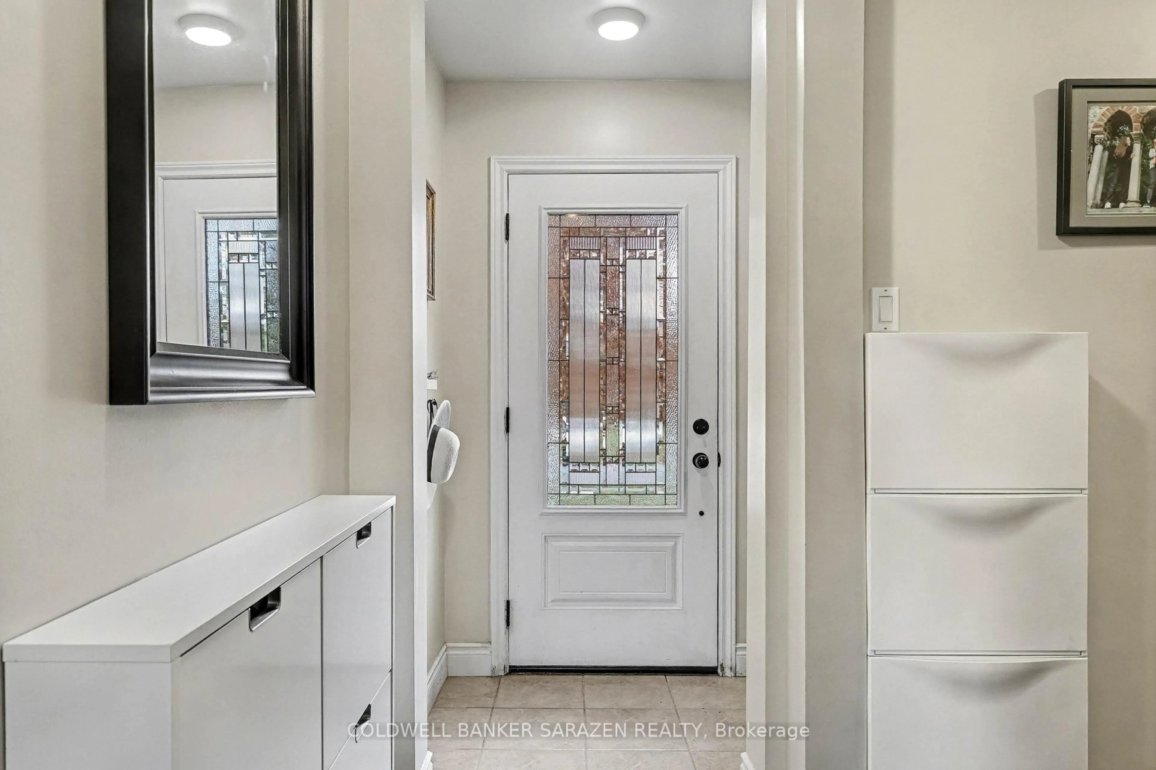 Indoor entryway for 868 Duberry St, Ottawa Ontario K2A 3T3