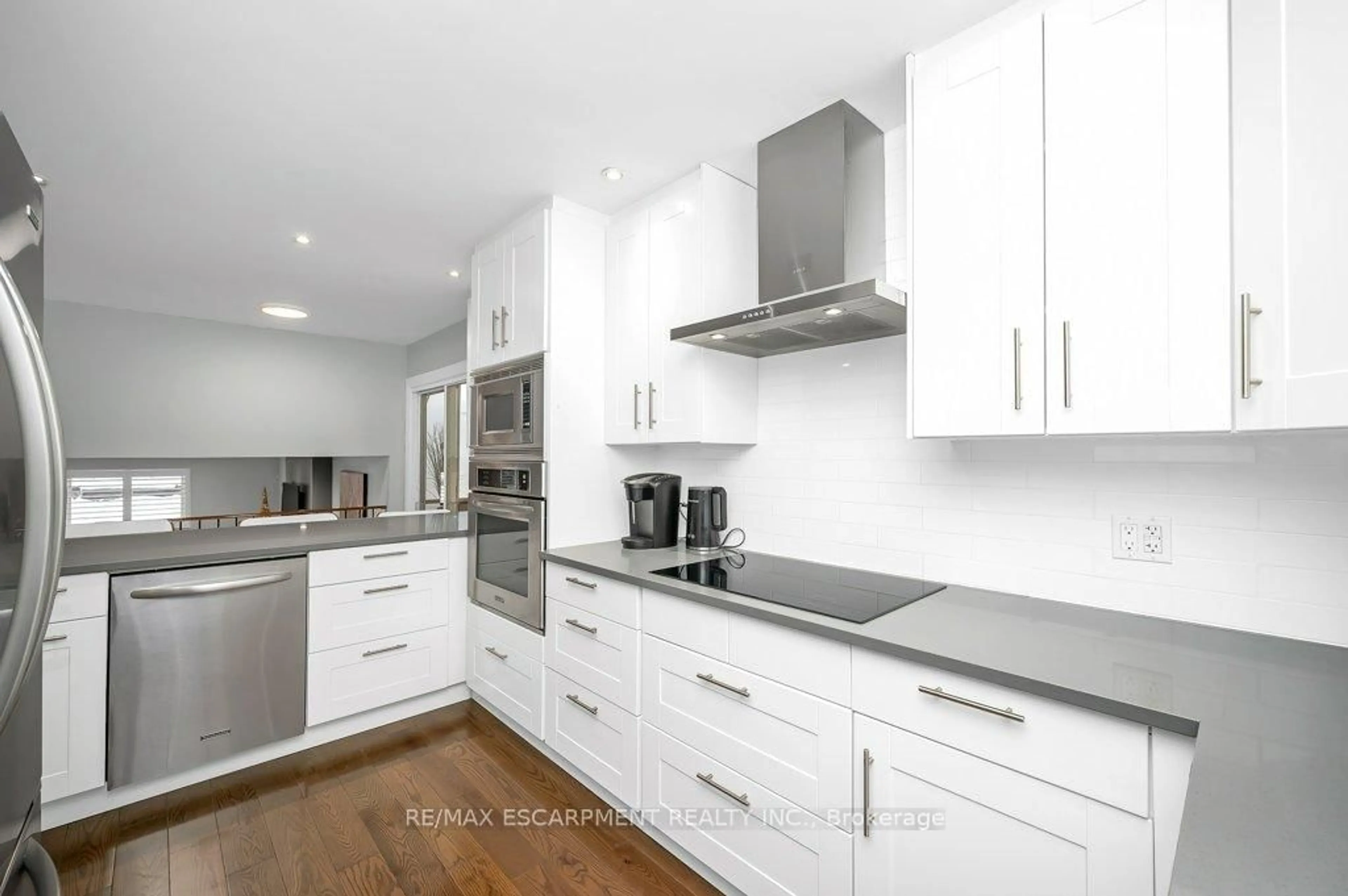 Contemporary kitchen, unknown for 112 Thomas St, Cambridge Ontario N3C 3C7