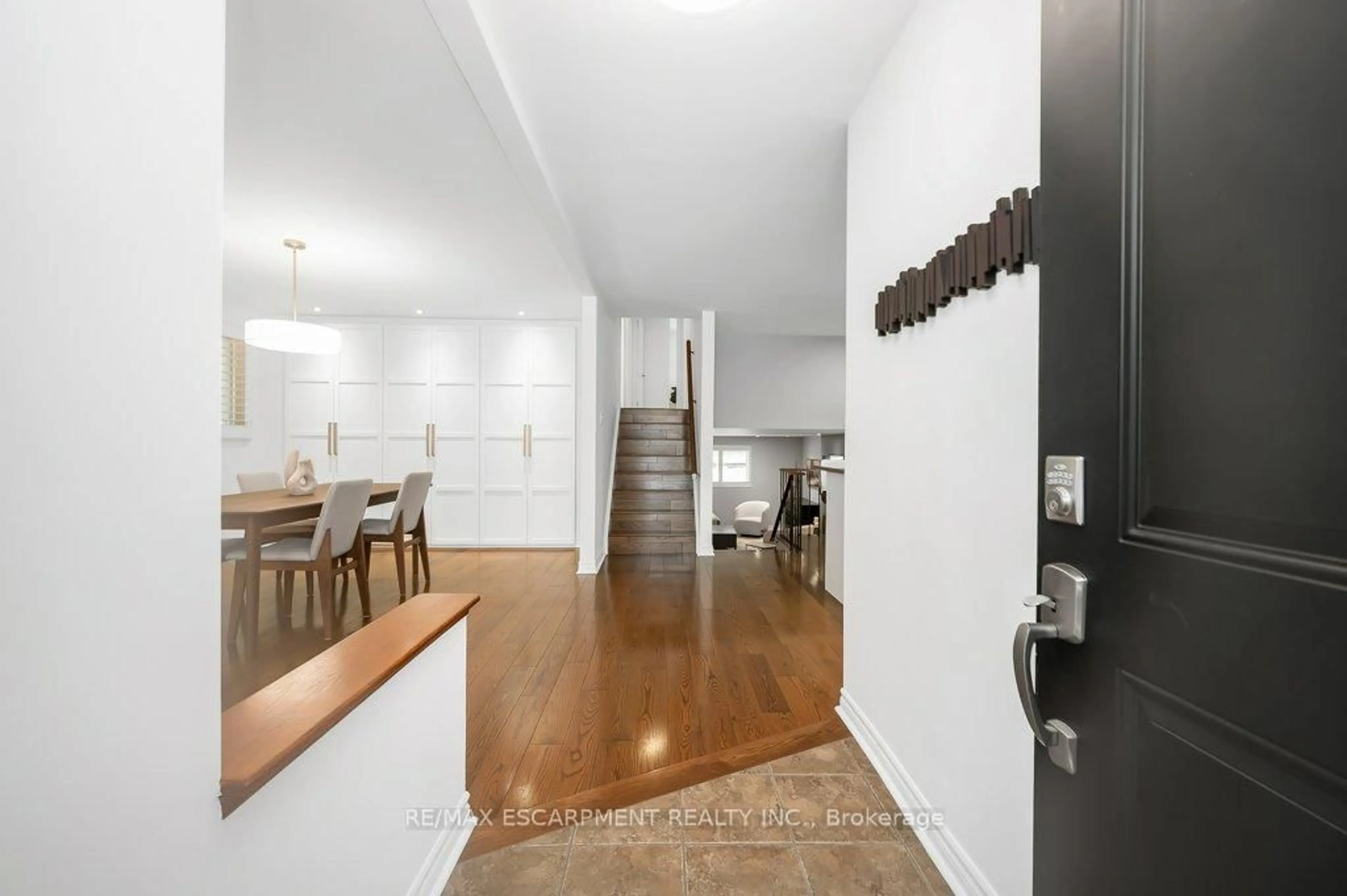 Unknown for 112 Thomas St, Cambridge Ontario N3C 3C7