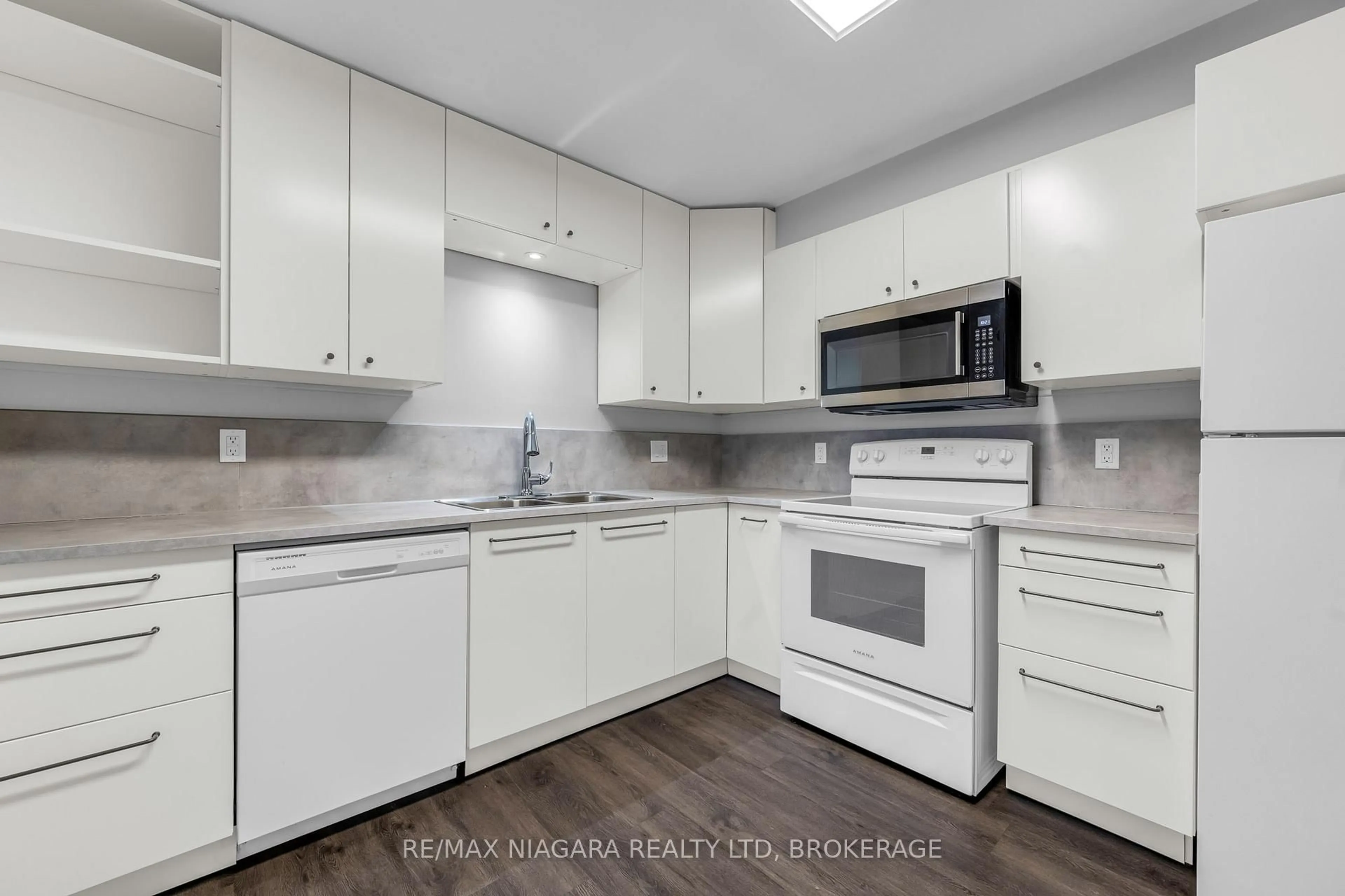 Standard kitchen, unknown for 100 Brownleigh Ave #244, Welland Ontario L3B 5V8